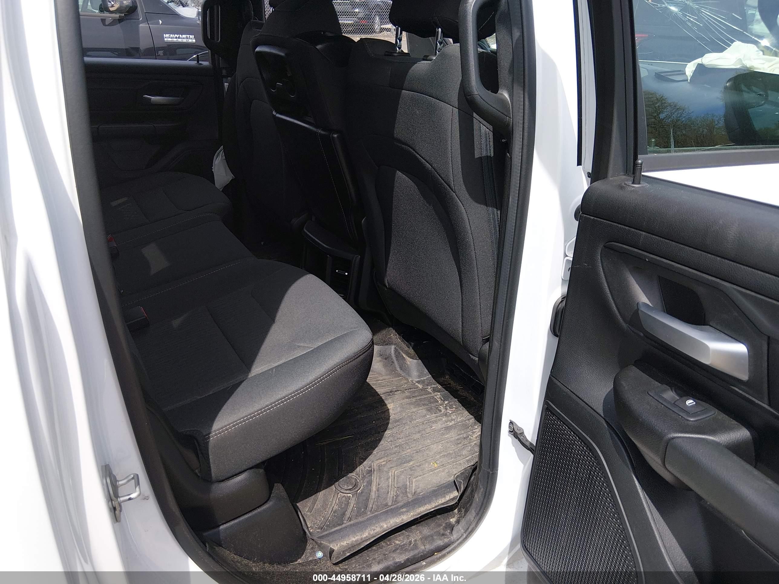 2023 Ram 1500 Tradesman  4x4 6'4 Box Белый vin: 1C6RRFCG9PN668375