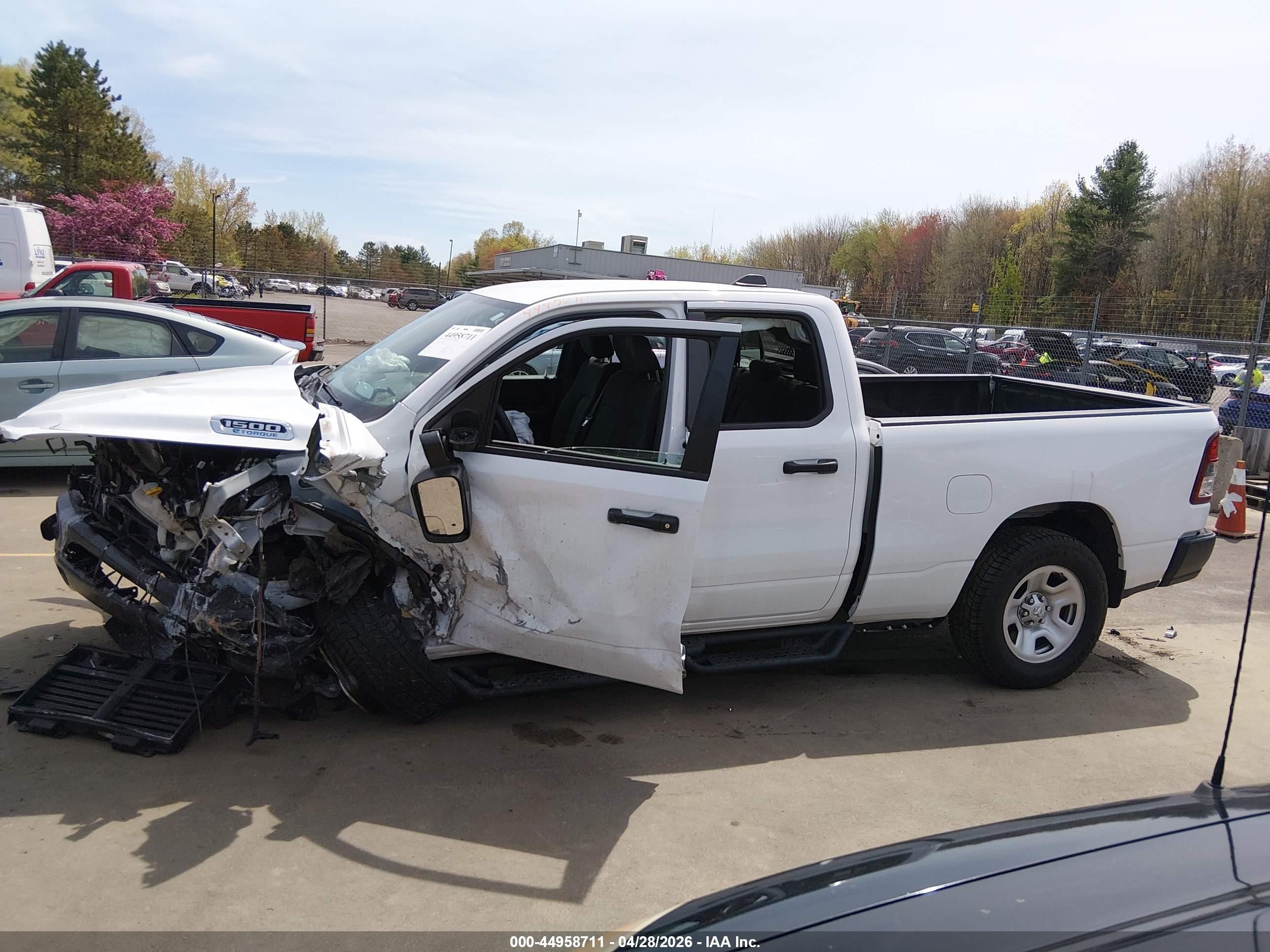 2023 Ram 1500 Tradesman  4x4 6'4 Box Белый vin: 1C6RRFCG9PN668375