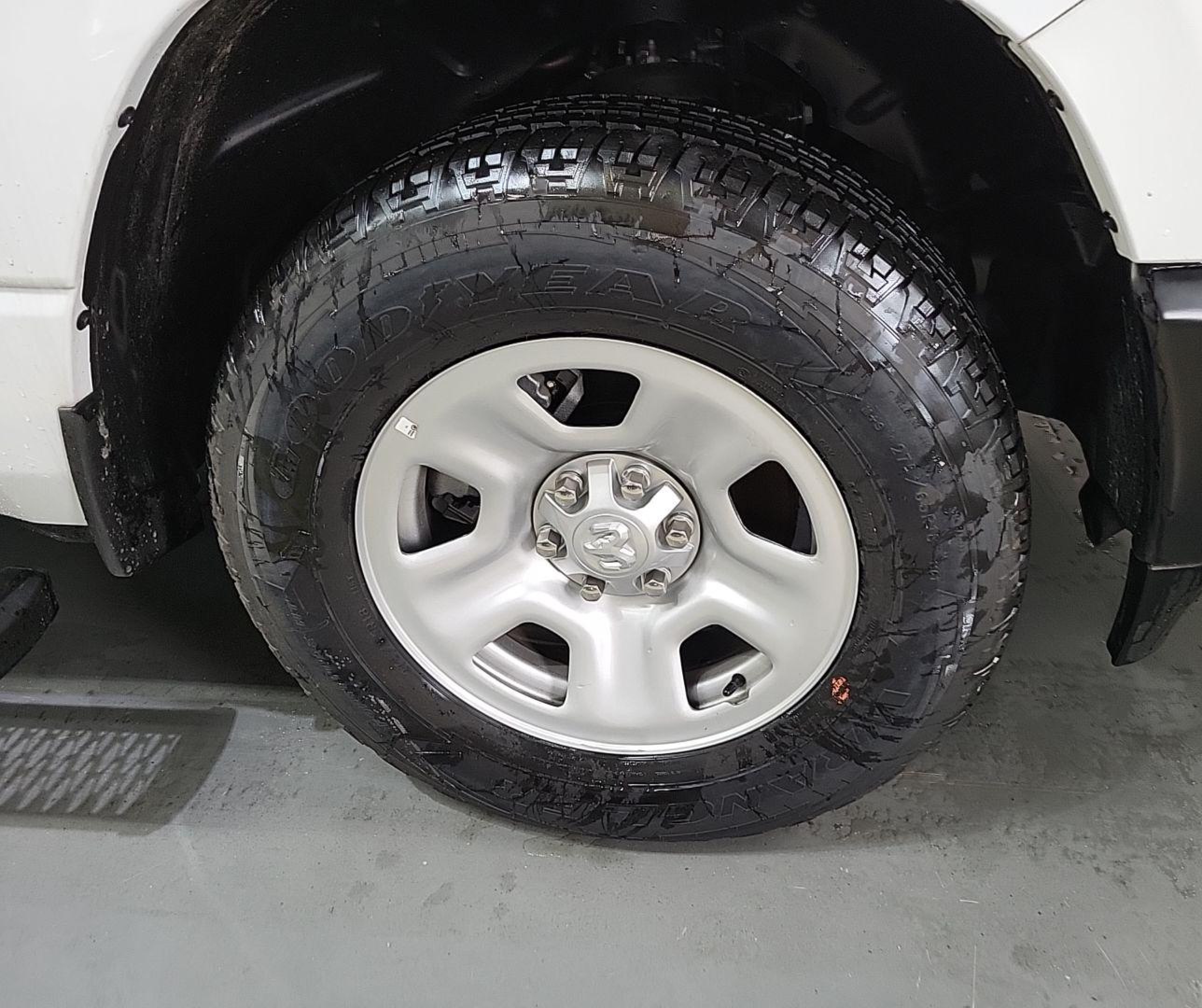 2024 Ram 1500 Tradesman  4x4 5'7 Box vin: 1C6RRFGG9RN221915