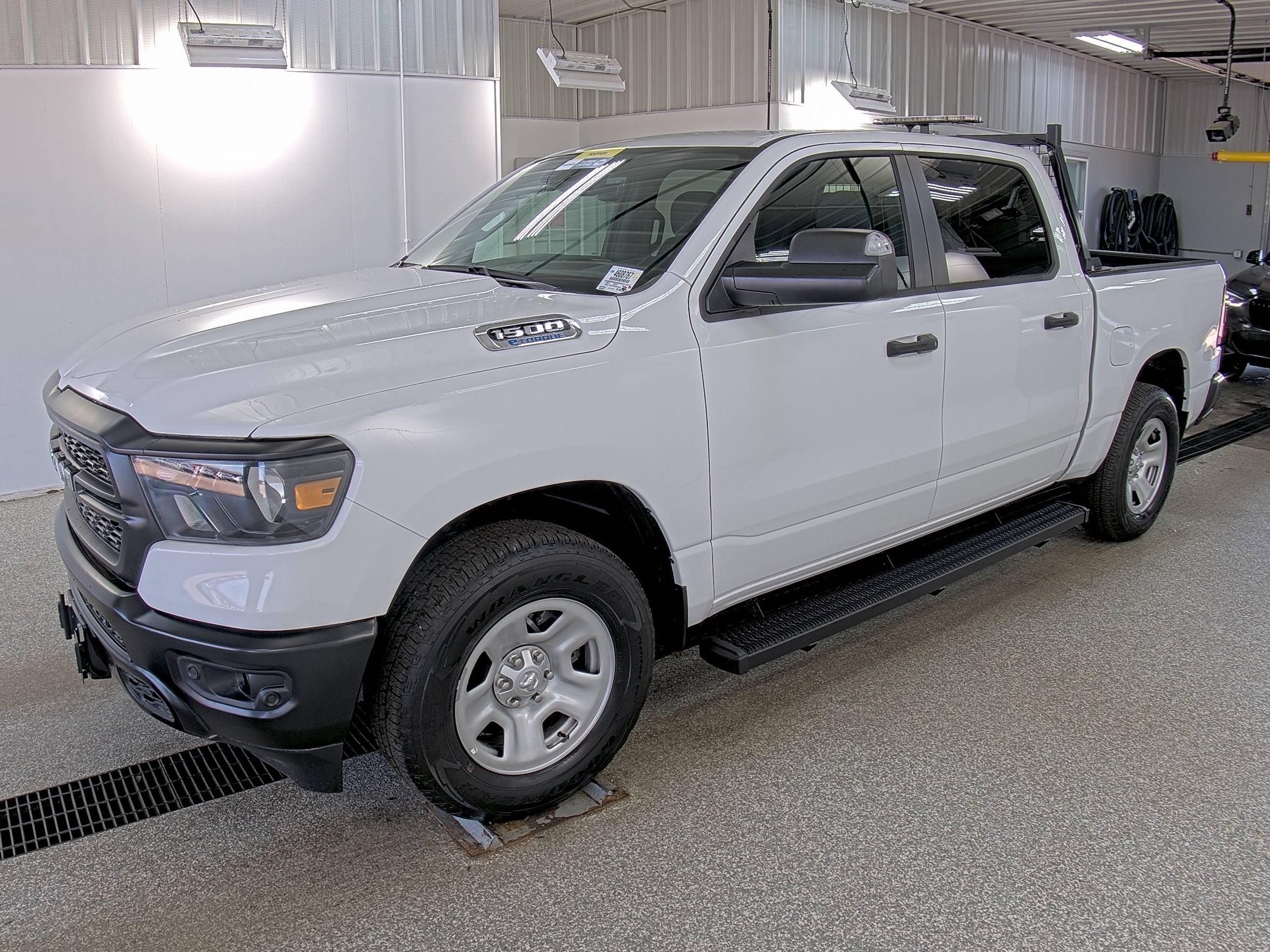 2024 Ram 1500 Tradesman  4x4 5'7 Box vin: 1C6RRFGG9RN221915