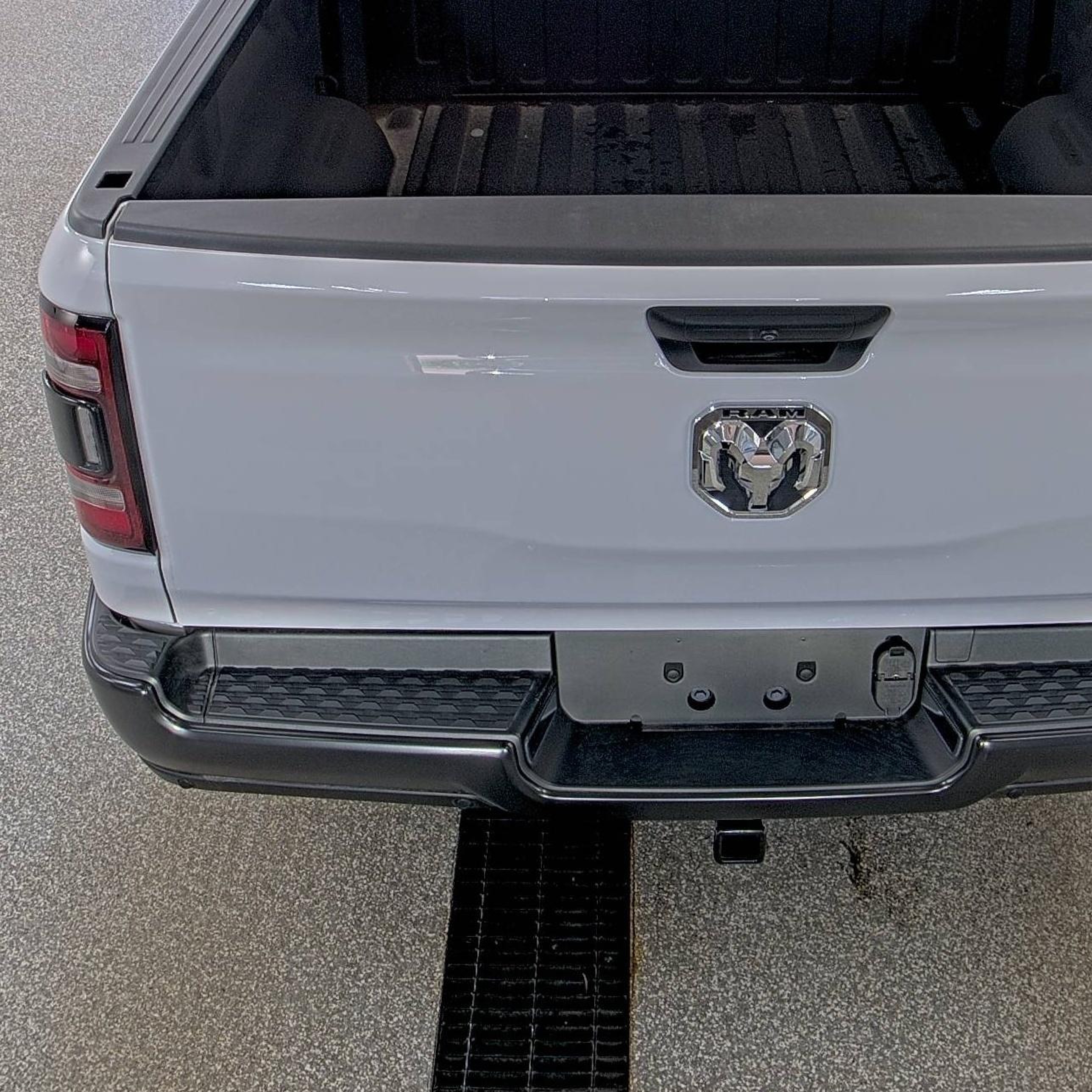 2024 Ram 1500 Tradesman  4x4 5'7 Box vin: 1C6RRFGG9RN221915