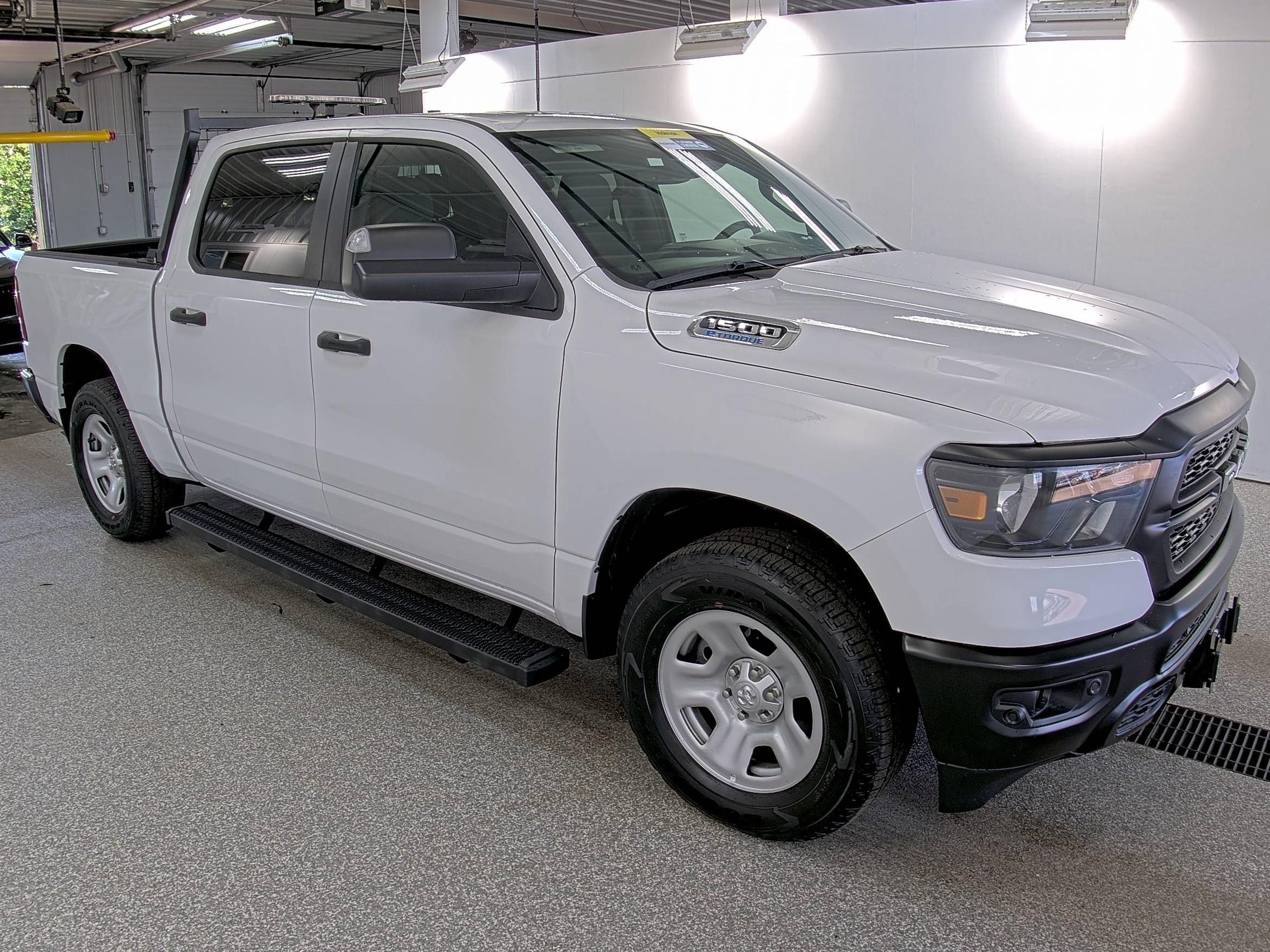 2024 Ram 1500 Tradesman  4x4 5'7 Box vin: 1C6RRFGG9RN221915
