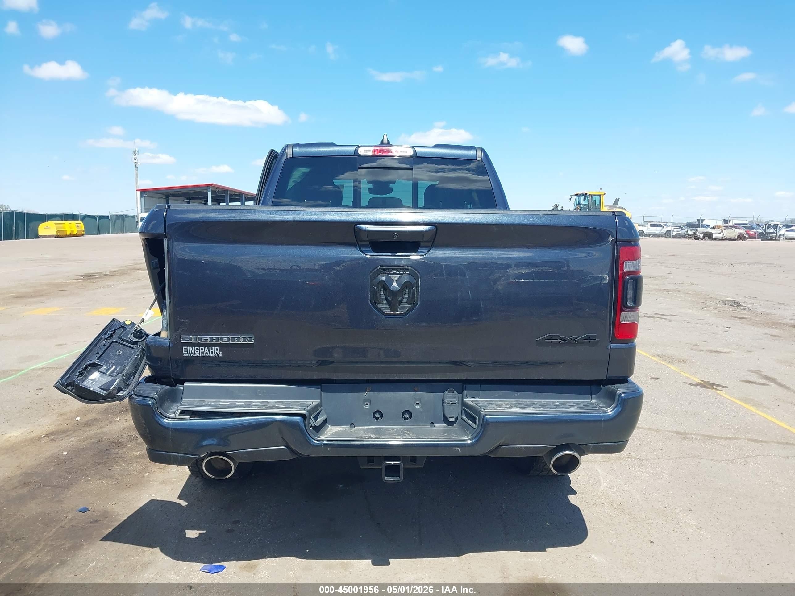 2020 Ram 1500 Big Horn  4x4 6'4 Box Black vin: 1C6SRFBT0LN420316