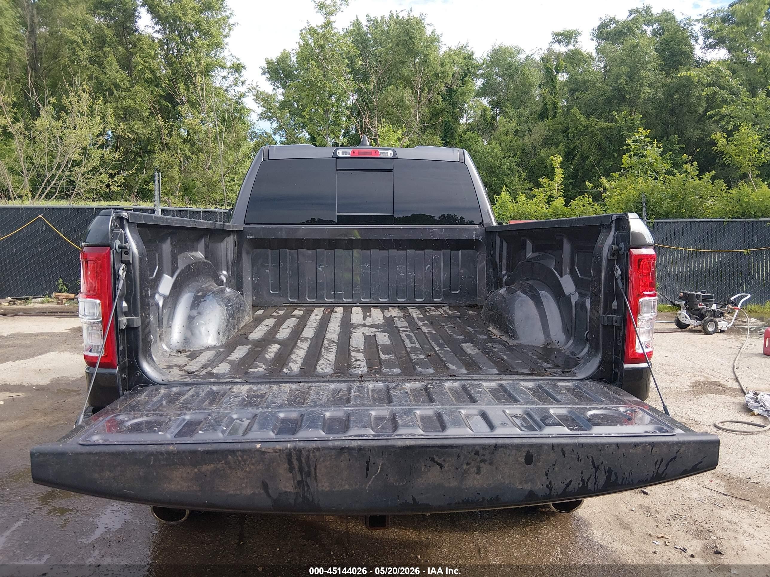 2022 Ram 1500 Big Horn  4x4 6'4 Box Gray vin: 1C6SRFBT0NN134212