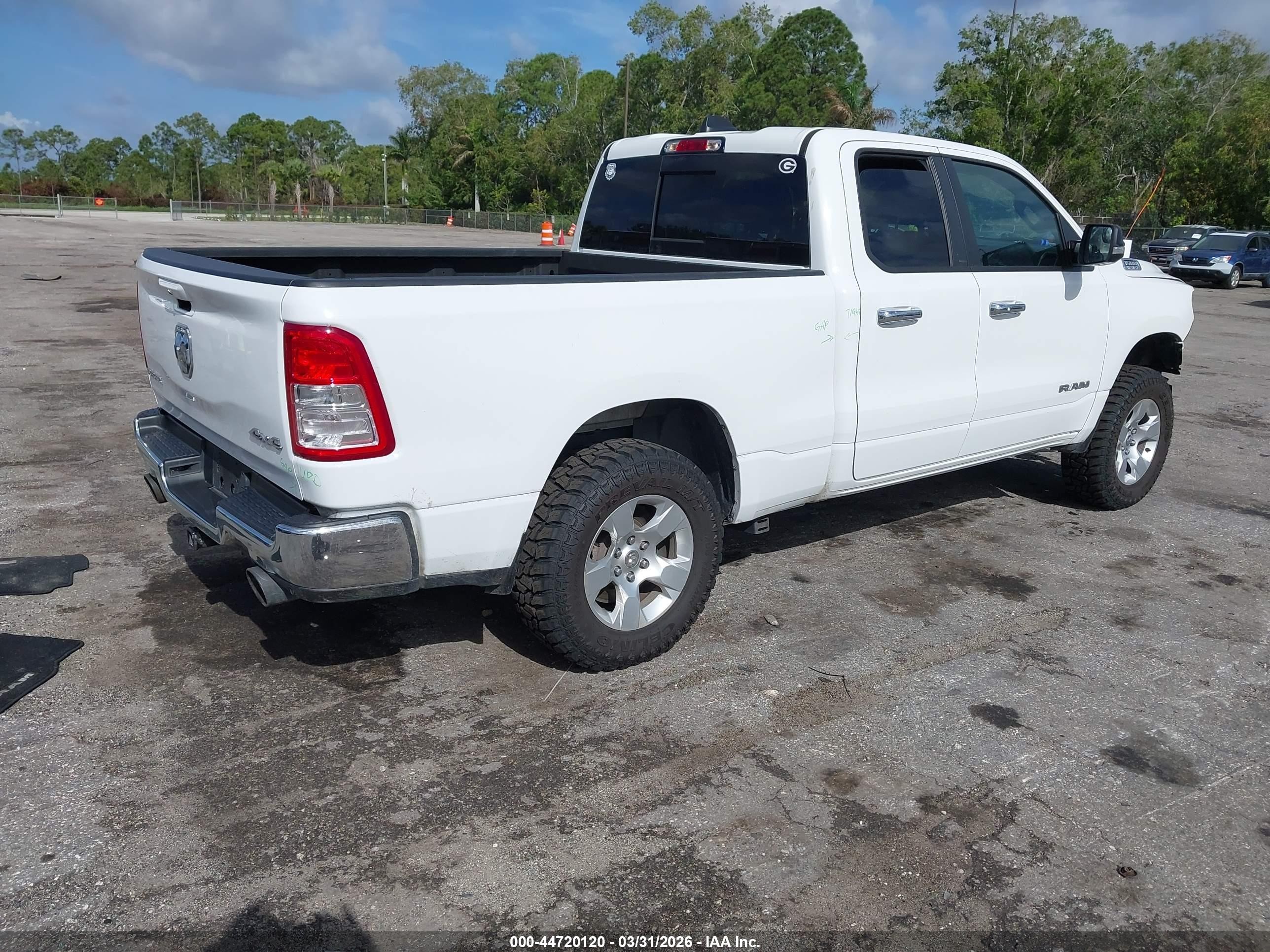 2021 Ram 1500 Big Horn  4x4 6'4 Box Белый vin: 1C6SRFBT6MN566883