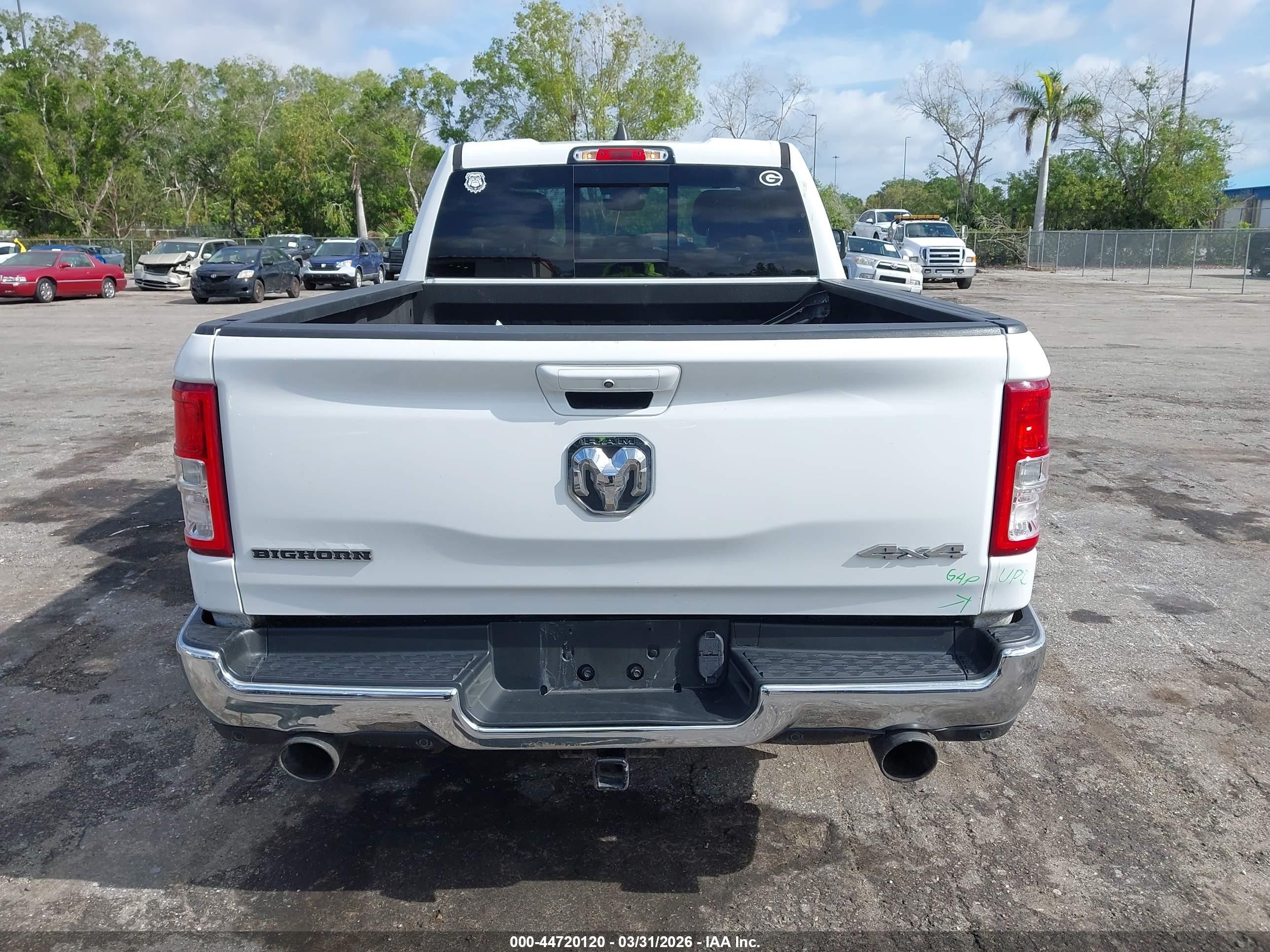 2021 Ram 1500 Big Horn  4x4 6'4 Box Белый vin: 1C6SRFBT6MN566883