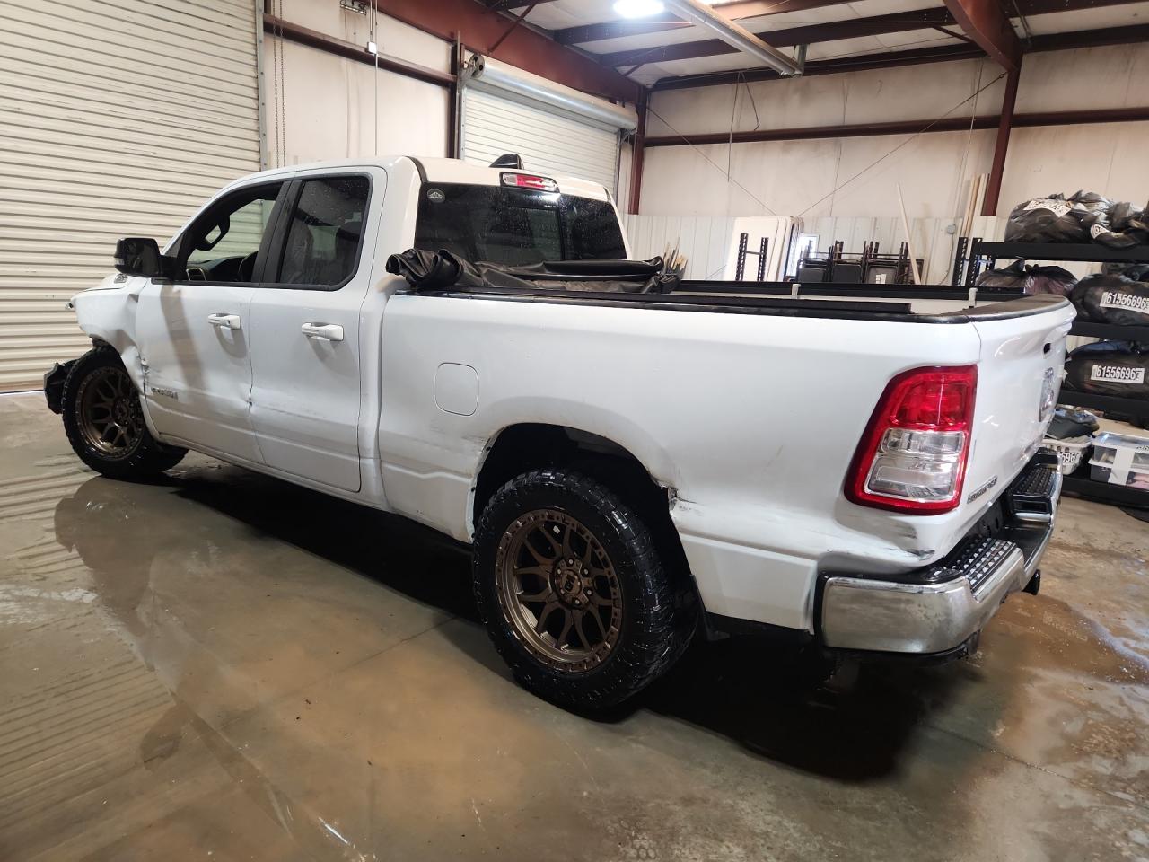 2021 Ram 1500 Big Horn/lone Star Белый vin: 1C6SRFBT8MN692159 Damage: Left Bed Side, Severe Damage, Replacement Required