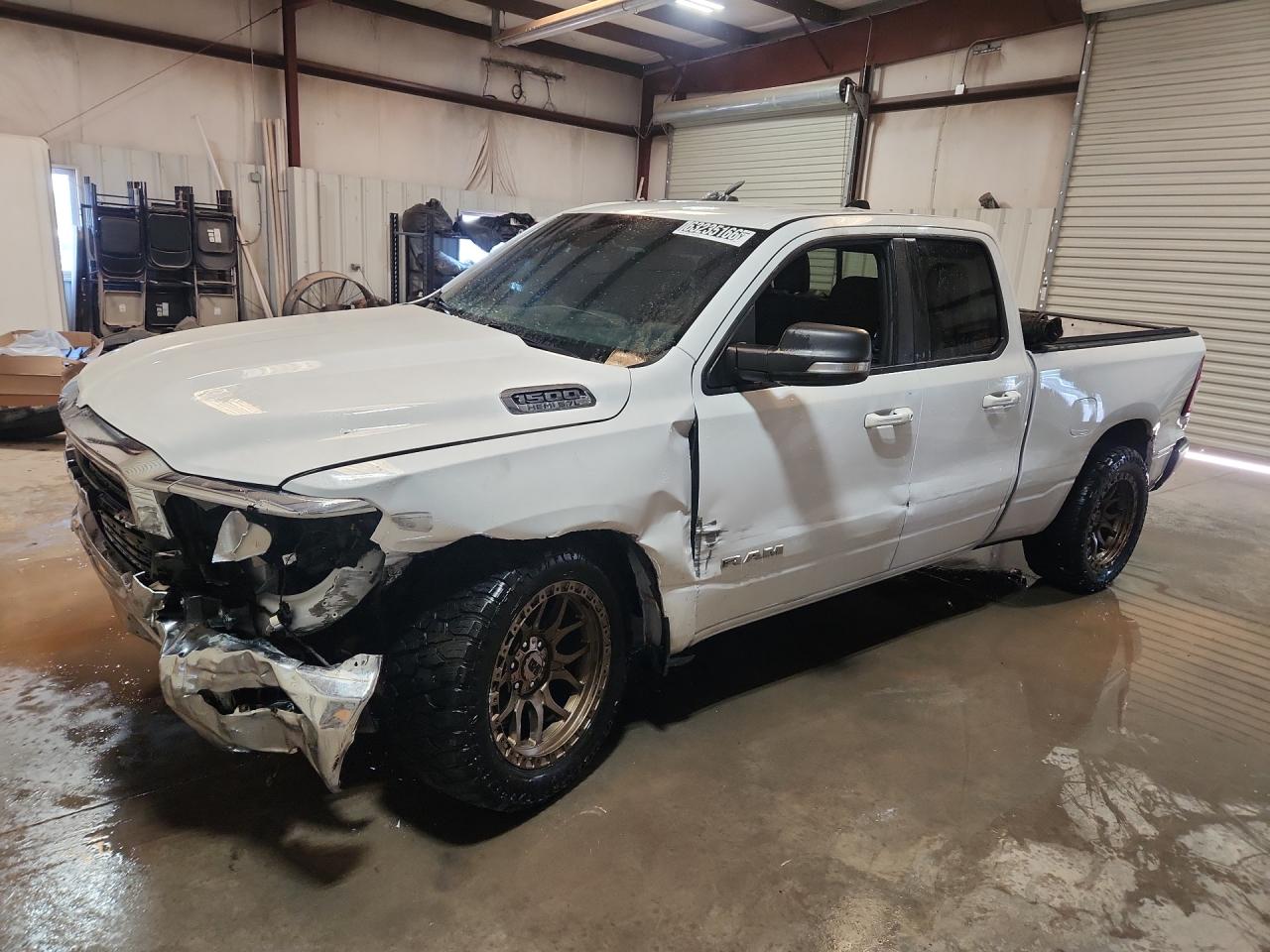 2021 Ram 1500 Big Horn/lone Star Белый vin: 1C6SRFBT8MN692159 Damage: Left Front Fender, Severe Damage, Replacement Required