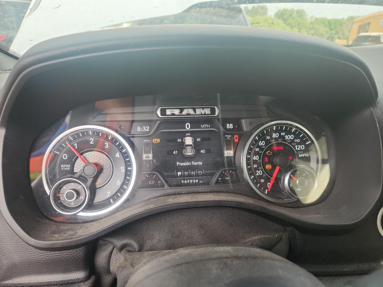 2021 Ram 1500 Big Horn/lone Star Белый vin: 1C6SRFBT8MN692159 Damage: Warning Light - Engine, On, Unacceptable
