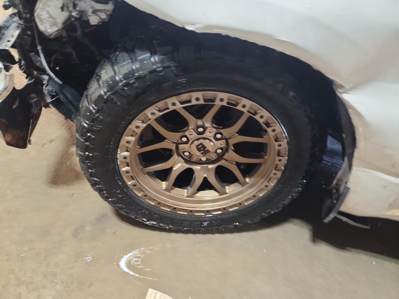 2021 Ram 1500 Big Horn/lone Star Белый vin: 1C6SRFBT8MN692159 Damage: Left Front Wheel, Aftermarket, Acceptable