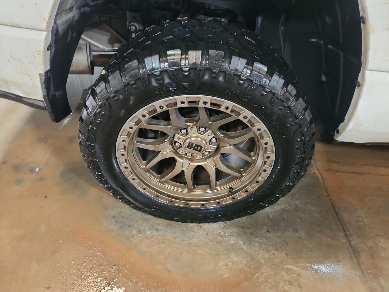 2021 Ram 1500 Big Horn/lone Star Белый vin: 1C6SRFBT8MN692159 Damage: Right Rear Wheel, Aftermarket, Acceptable