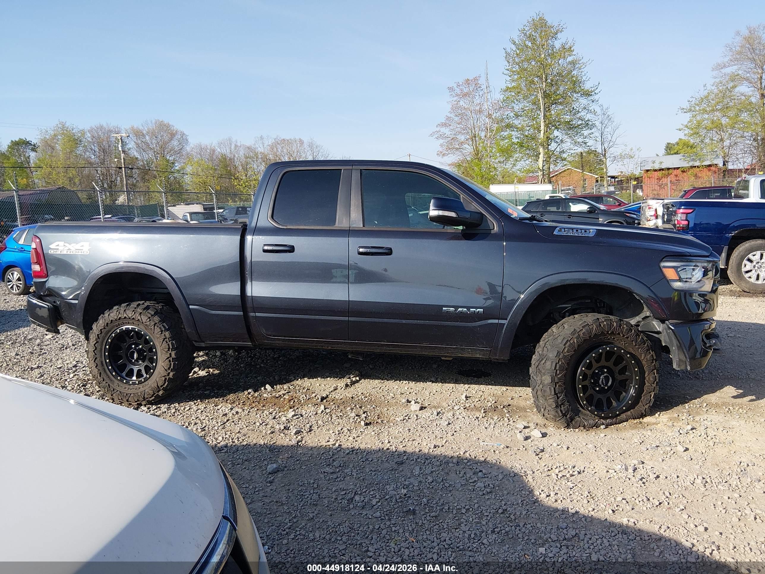 2020 Ram 1500 Laramie  4x4 6'4 Box Black vin: 1C6SRFDTXLN123714