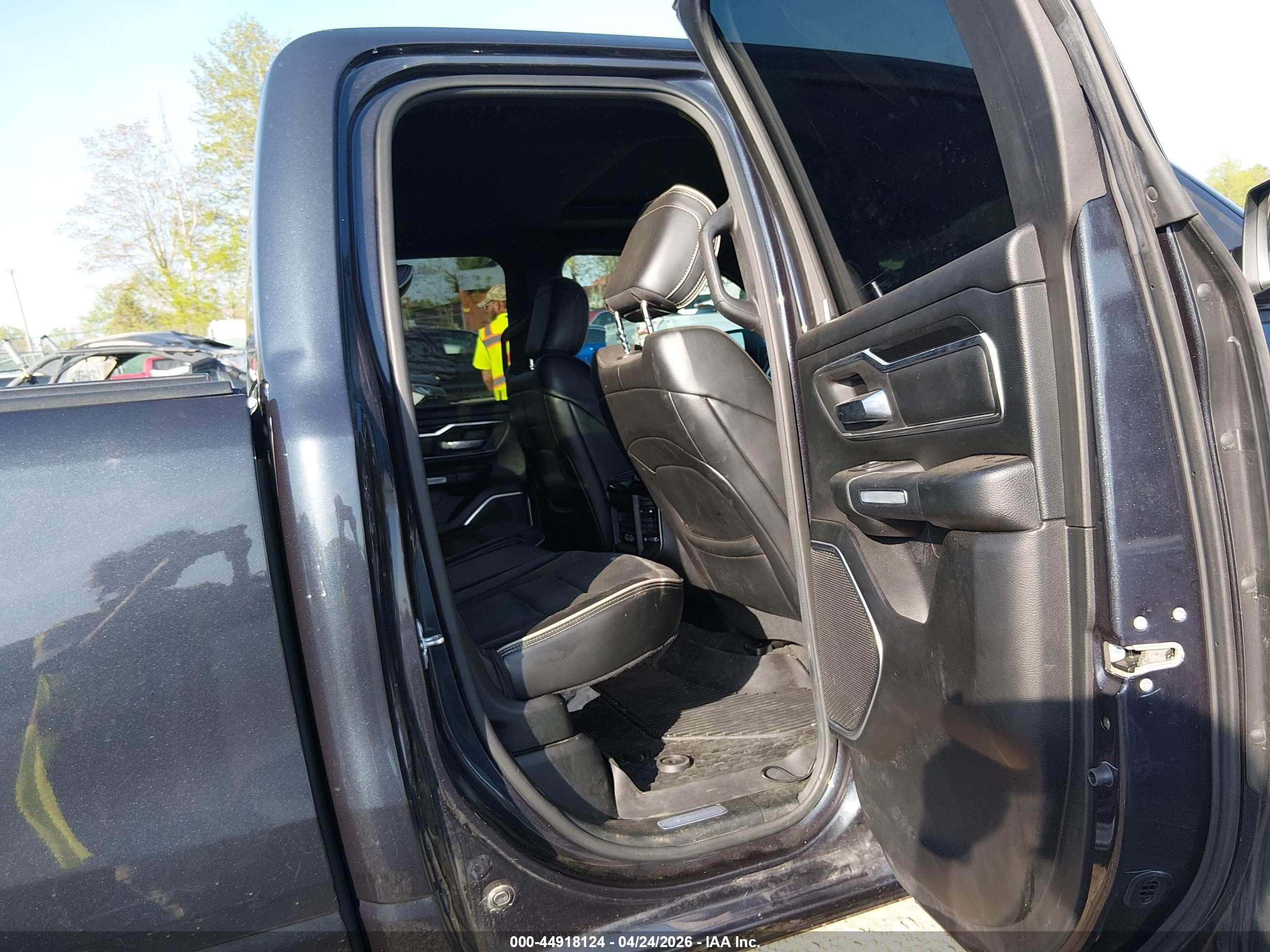 2020 Ram 1500 Laramie  4x4 6'4 Box Black vin: 1C6SRFDTXLN123714