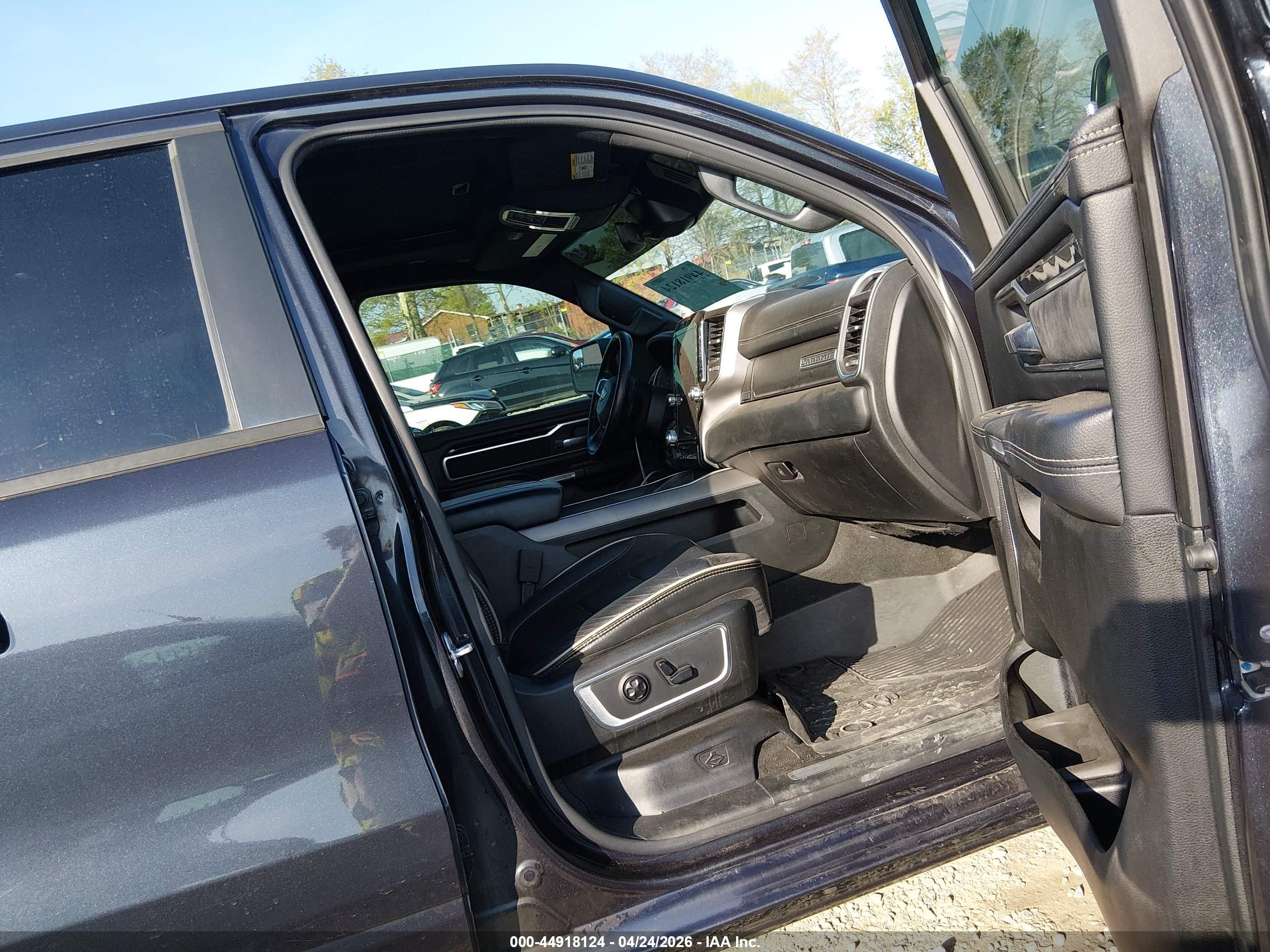 2020 Ram 1500 Laramie  4x4 6'4 Box Black vin: 1C6SRFDTXLN123714