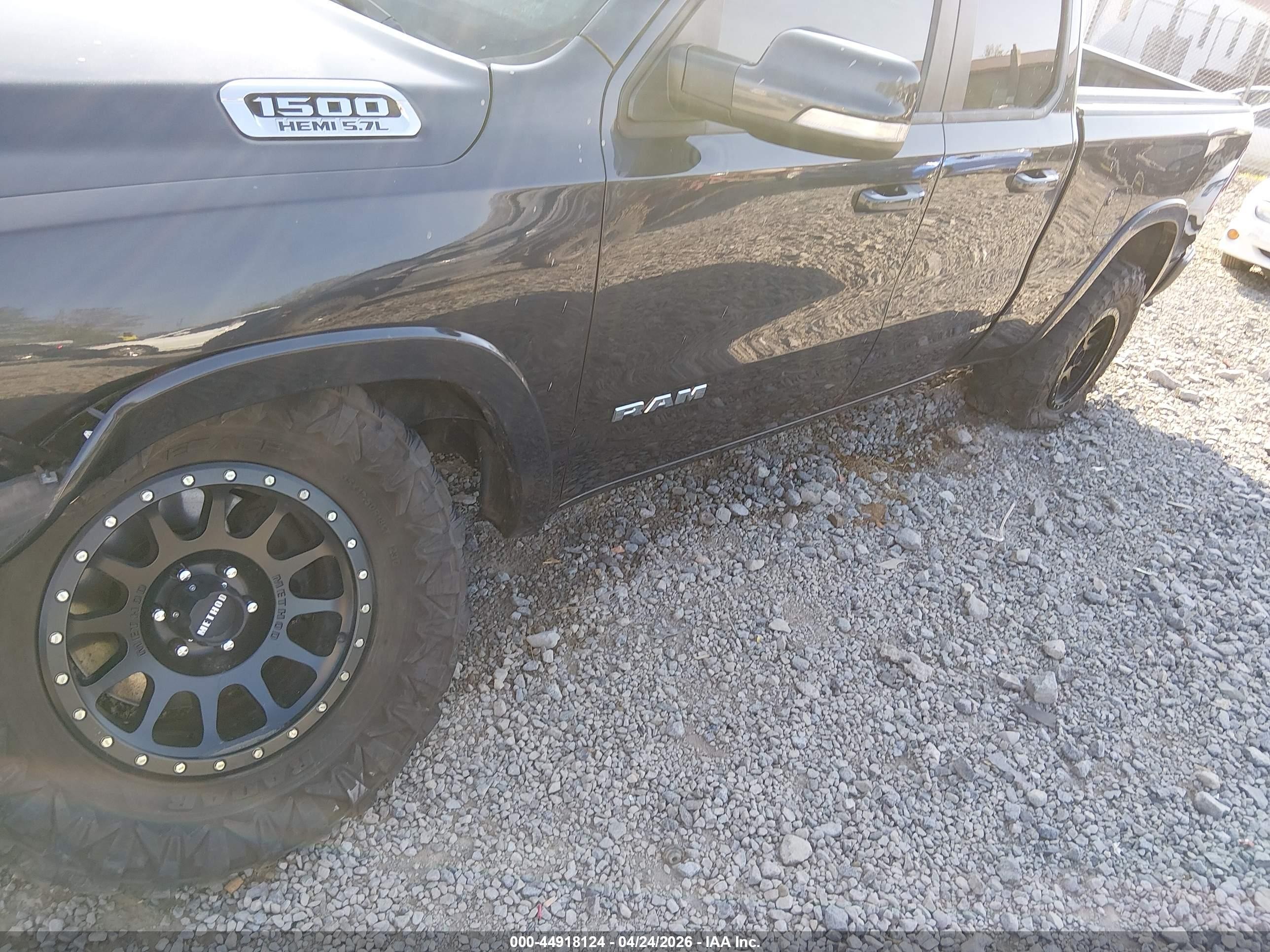 2020 Ram 1500 Laramie  4x4 6'4 Box Black vin: 1C6SRFDTXLN123714