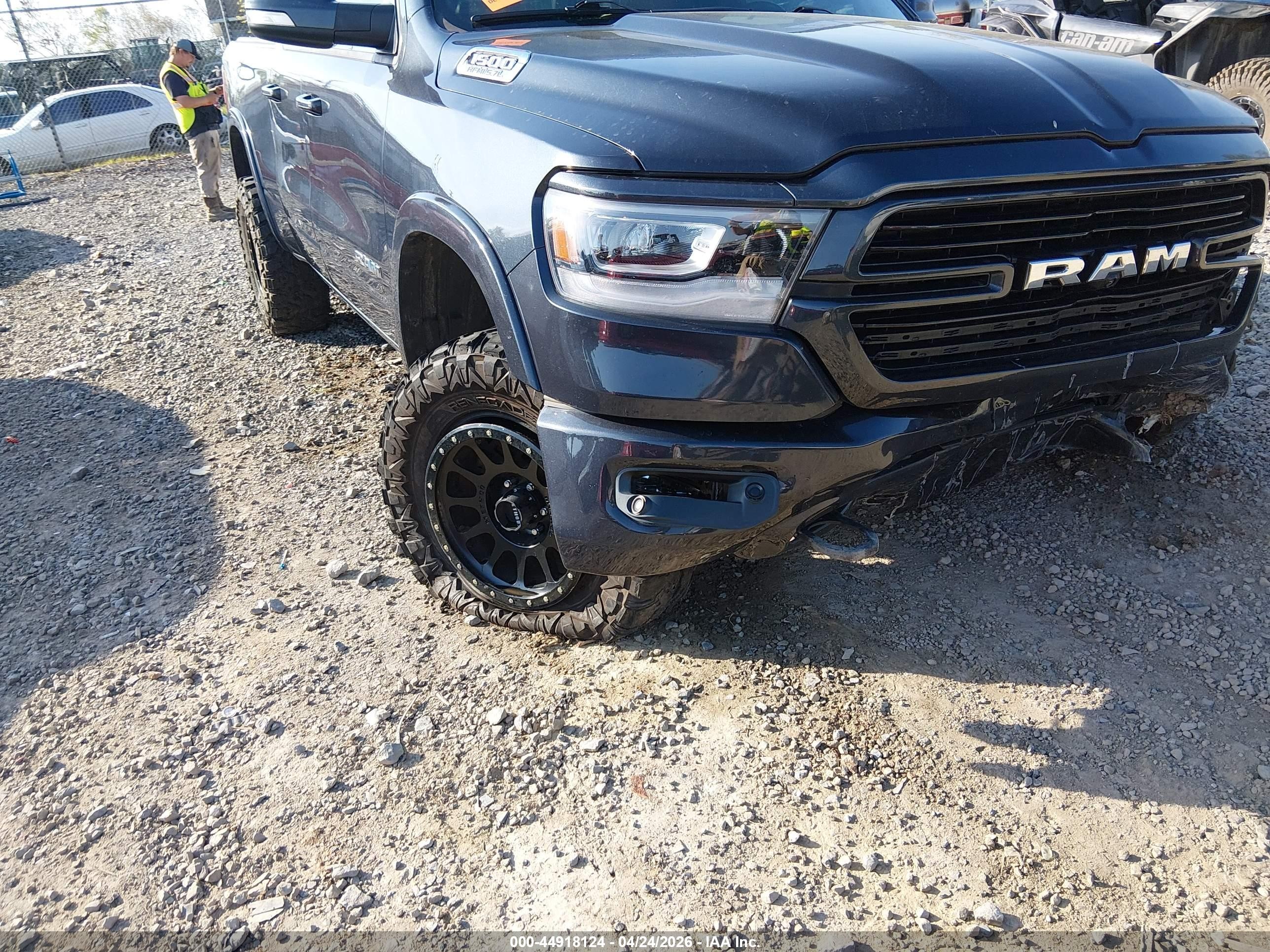 2020 Ram 1500 Laramie  4x4 6'4 Box Black vin: 1C6SRFDTXLN123714