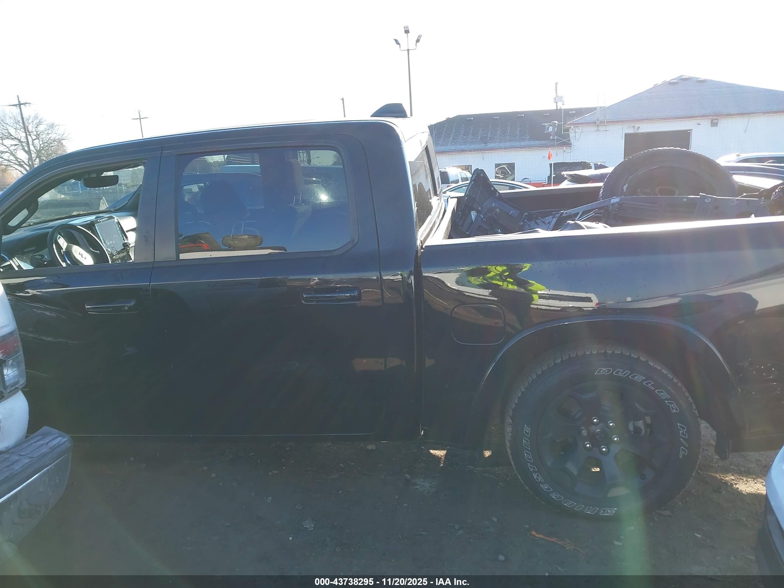 2025 Ram 1500 Big Horn  4x4 5'7 Box Black vin: 1C6SRFFP6SN605692