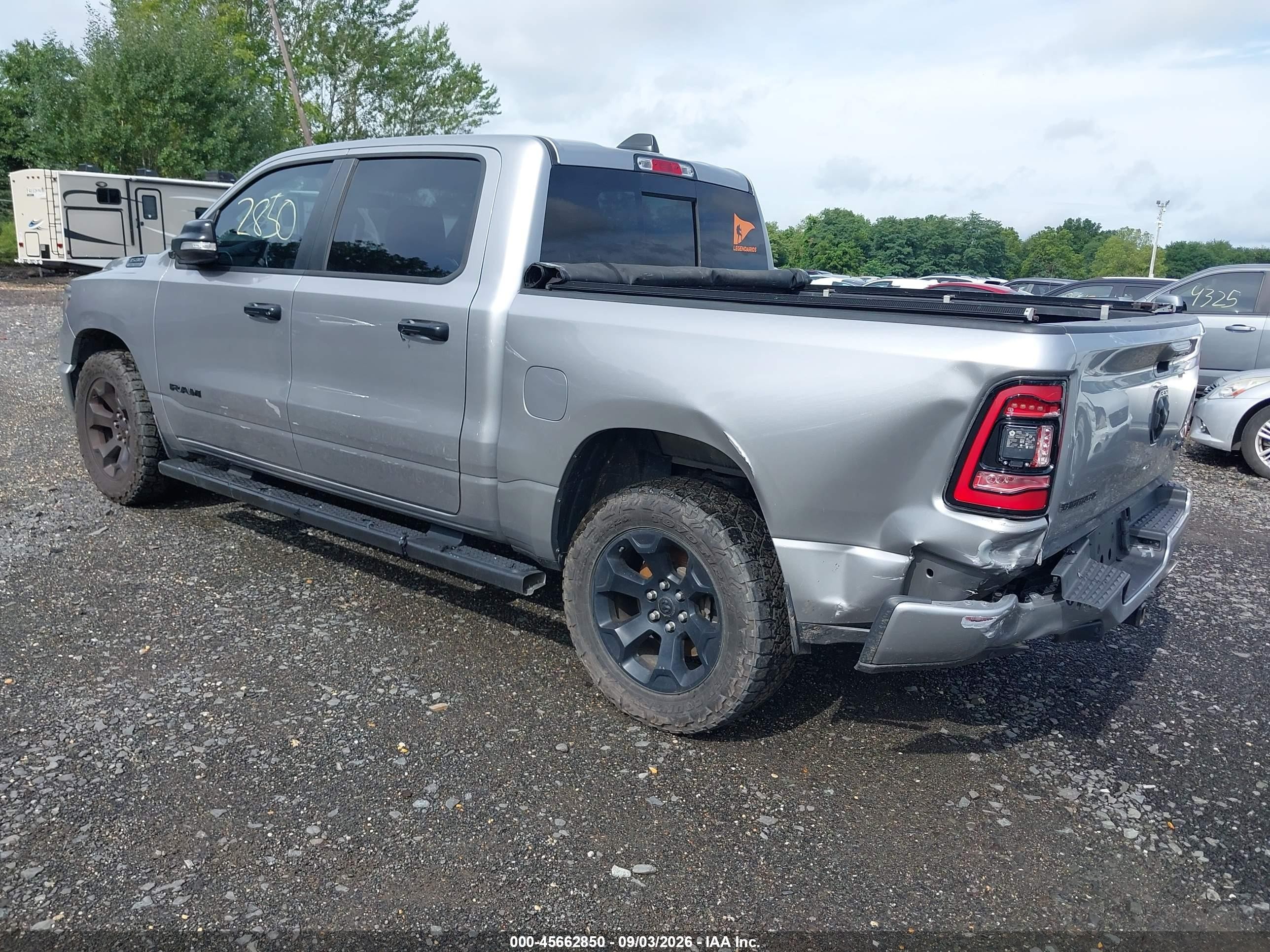 2019 Ram 1500 Big Horn/lone Star  4x4 5'7 Box Silver vin: 1C6SRFFT2KN511662