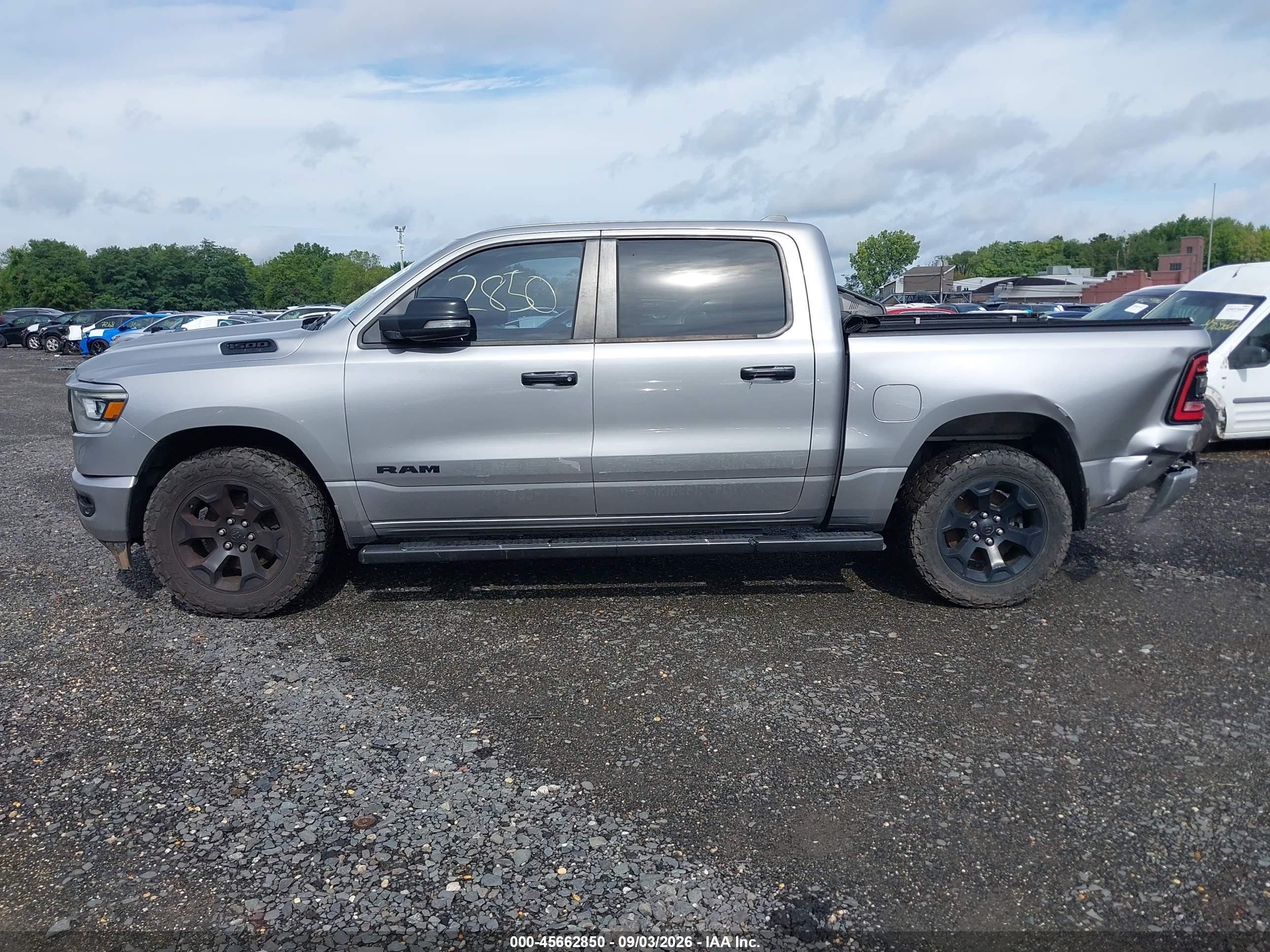 2019 Ram 1500 Big Horn/lone Star  4x4 5'7 Box Silver vin: 1C6SRFFT2KN511662