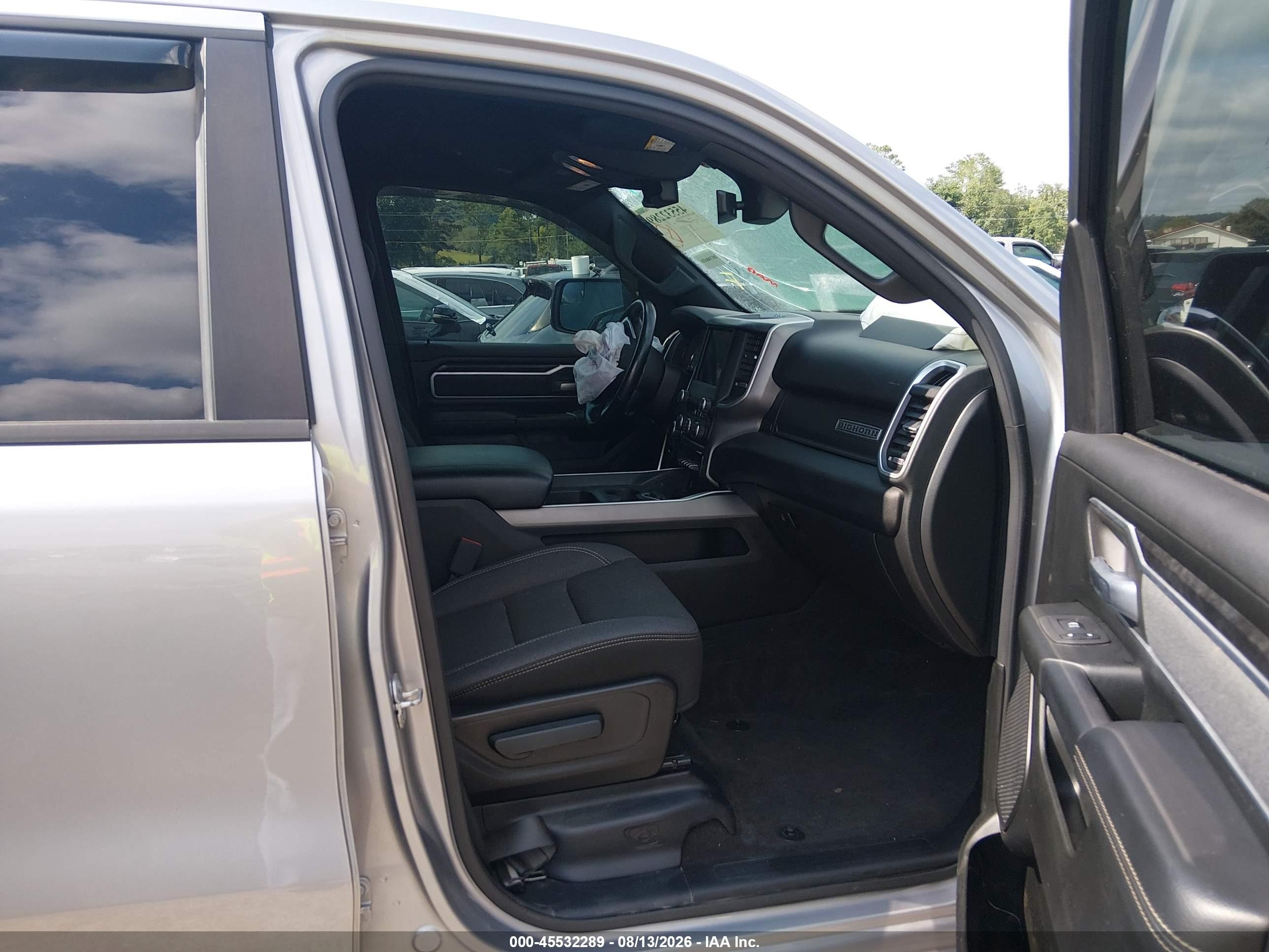 2021 Ram 1500 Big Horn  4x4 5'7 Box Серебряный vin: 1C6SRFFT2MN567023