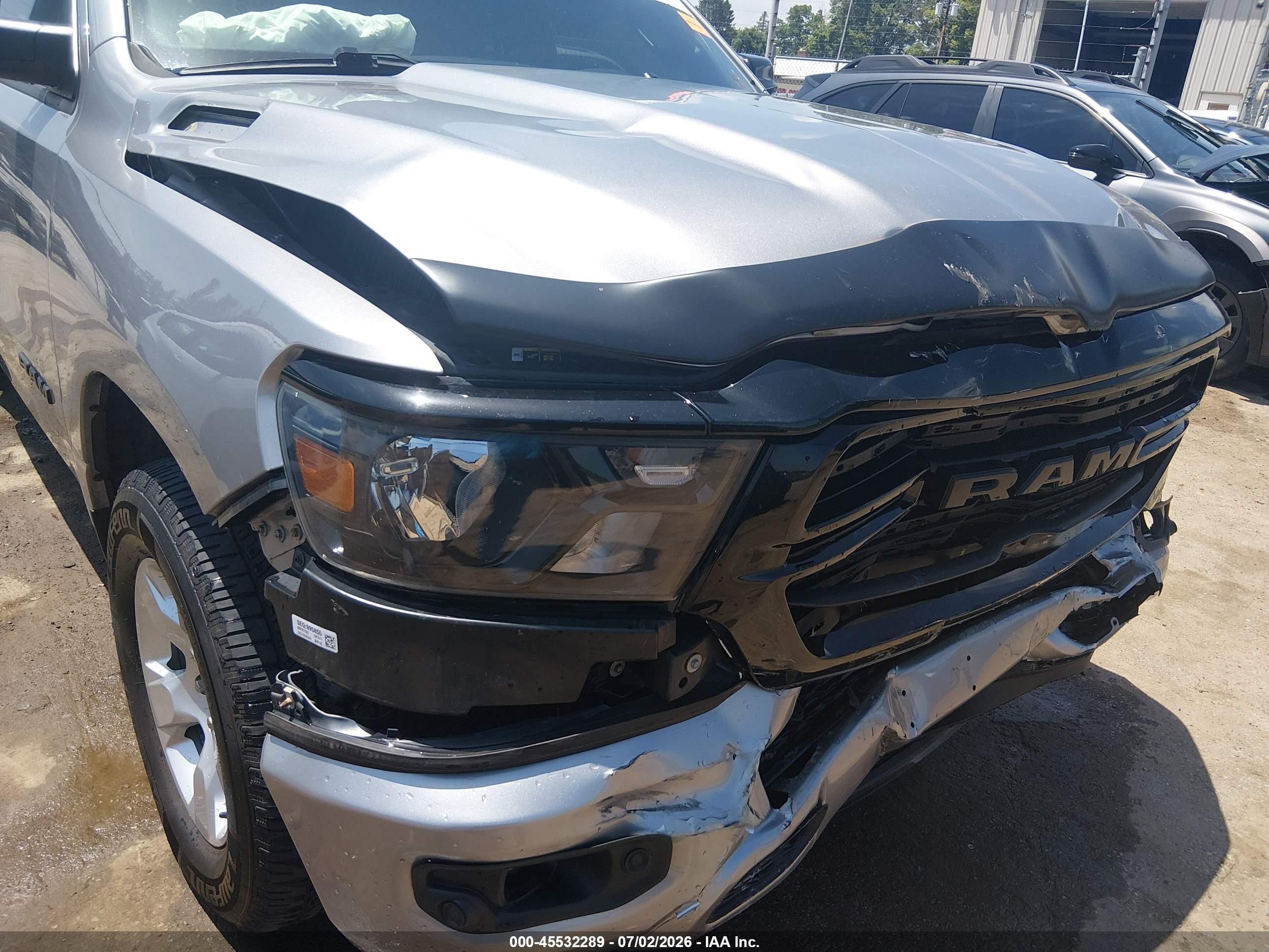 2021 Ram 1500 Big Horn  4x4 5'7 Box Серебряный vin: 1C6SRFFT2MN567023