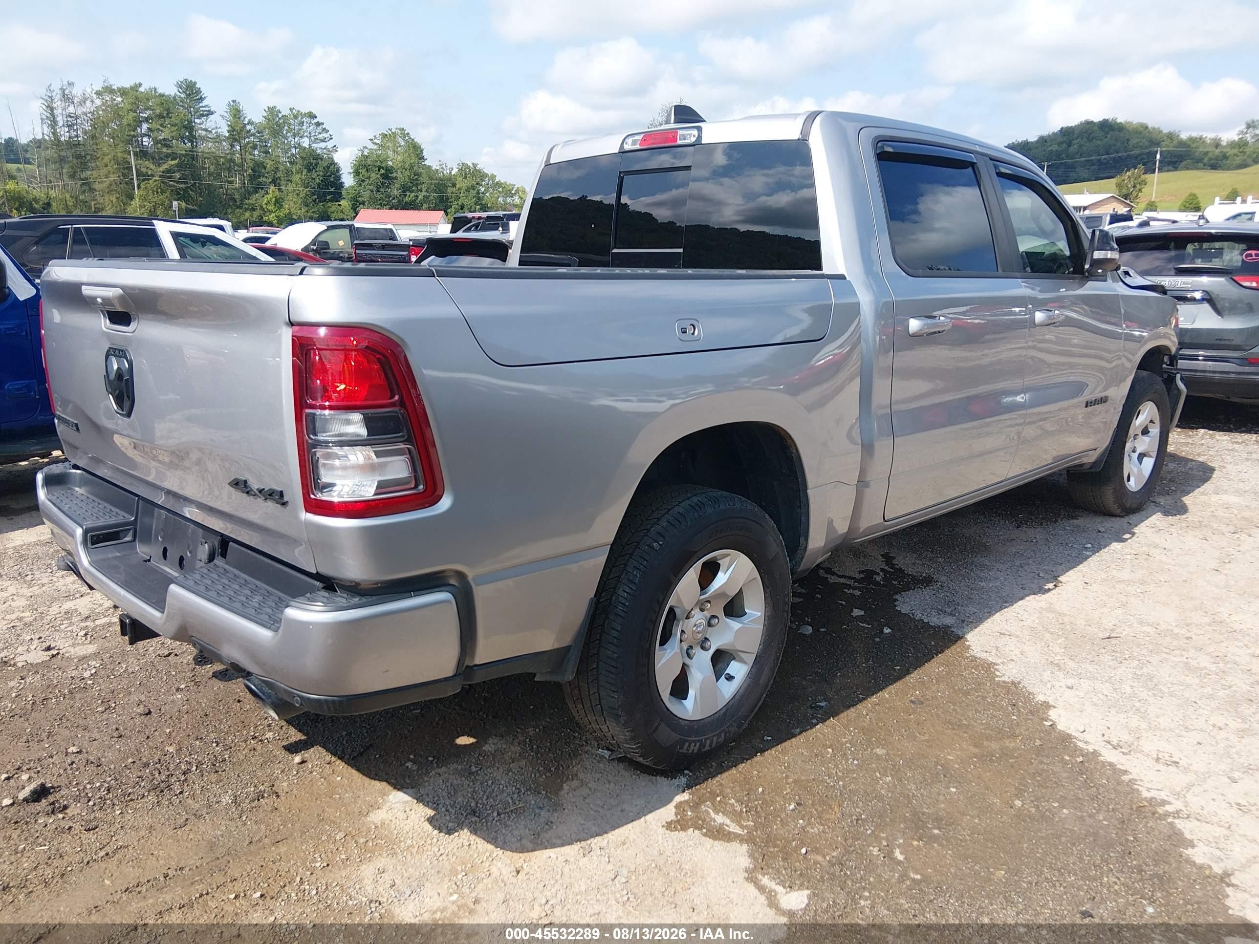 2021 Ram 1500 Big Horn  4x4 5'7 Box Серебряный vin: 1C6SRFFT2MN567023