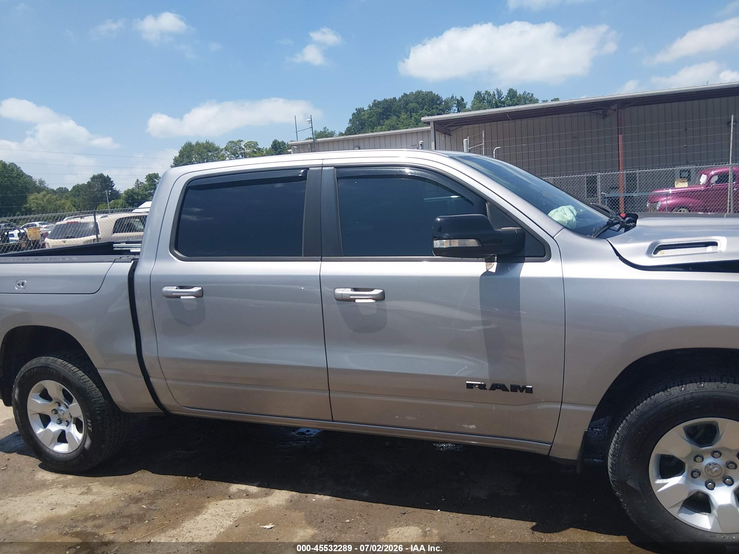 2021 Ram 1500 Big Horn  4x4 5'7 Box Серебряный vin: 1C6SRFFT2MN567023