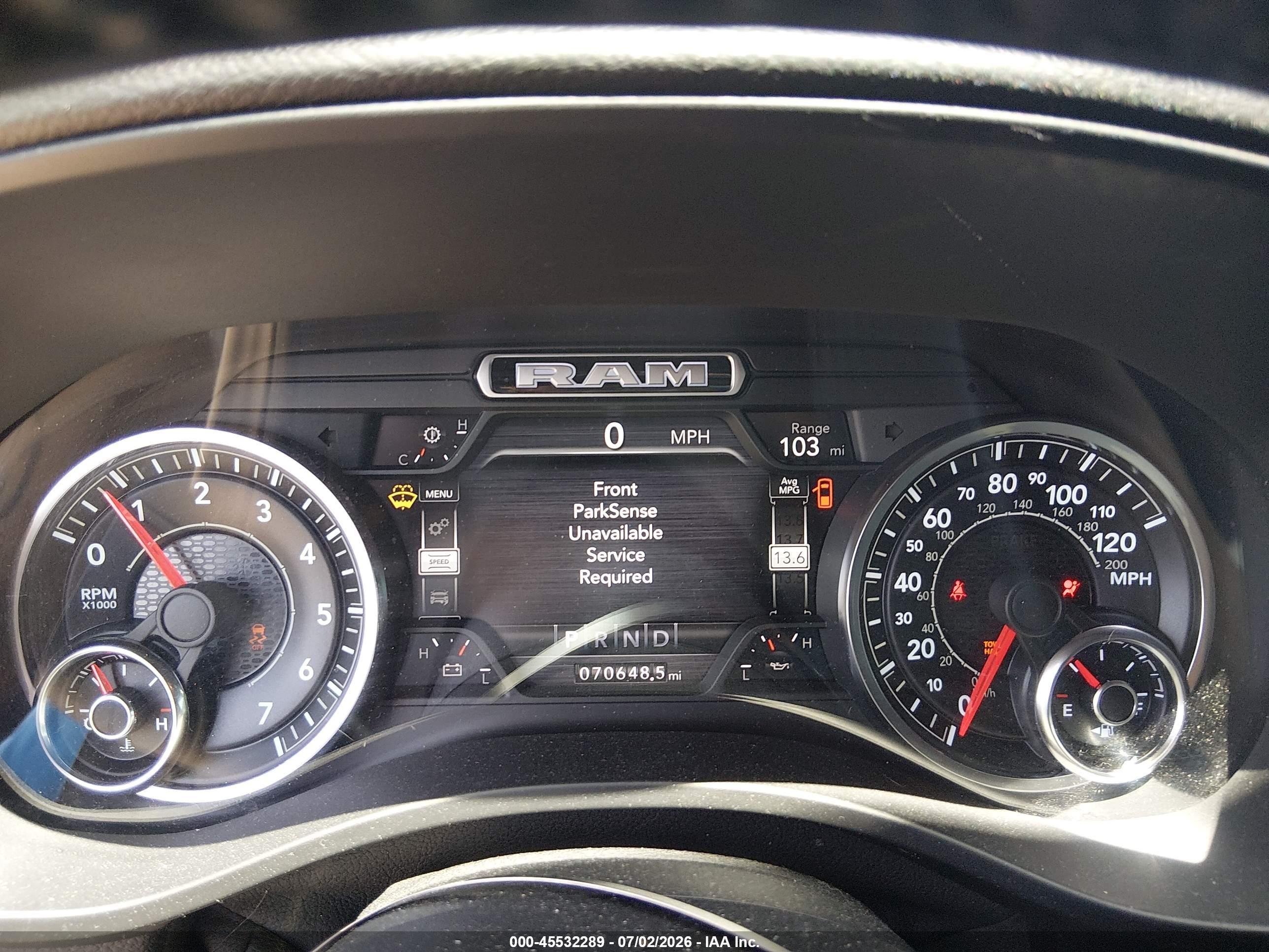 2021 Ram 1500 Big Horn  4x4 5'7 Box Серебряный vin: 1C6SRFFT2MN567023
