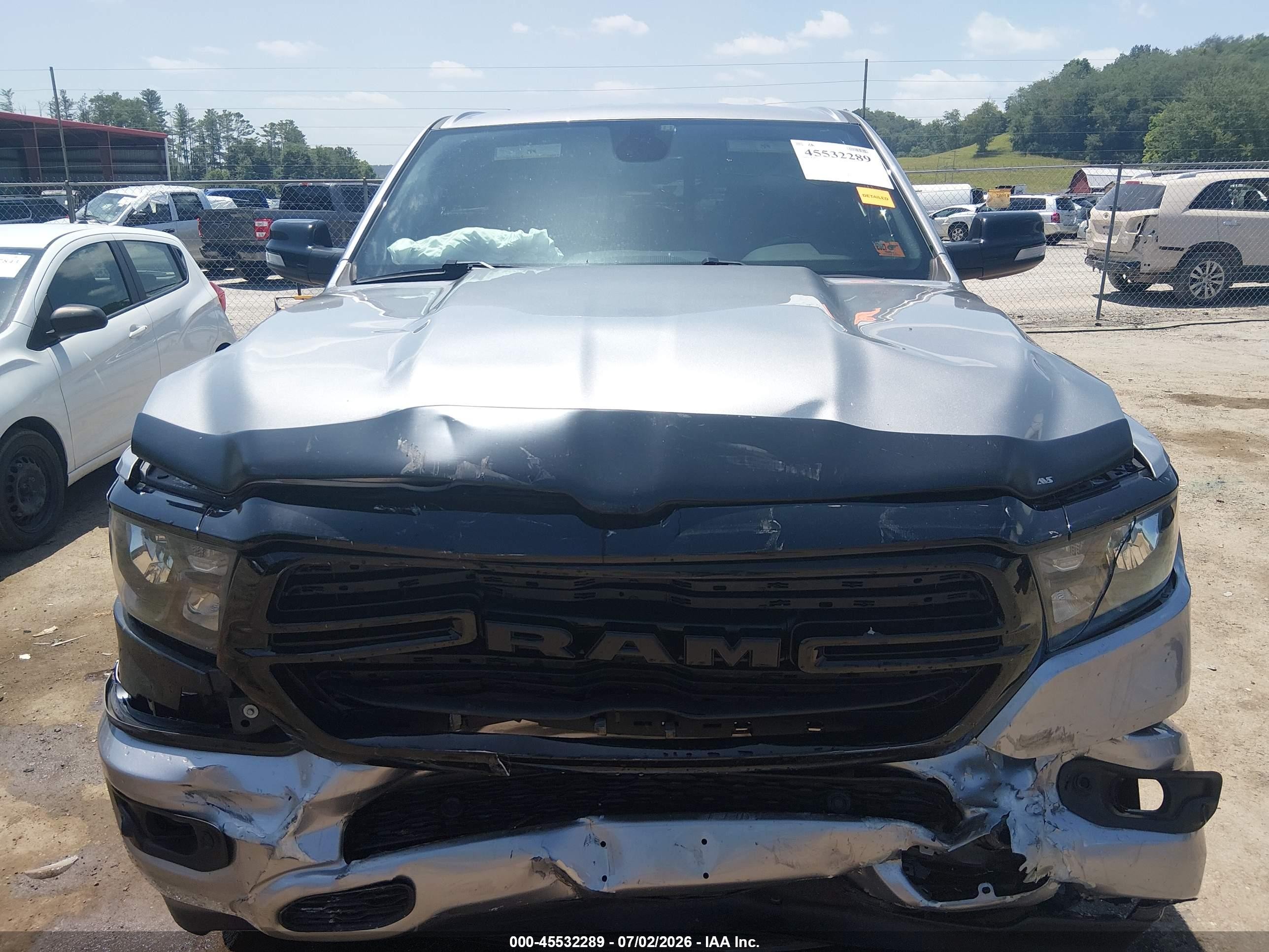 2021 Ram 1500 Big Horn  4x4 5'7 Box Серебряный vin: 1C6SRFFT2MN567023