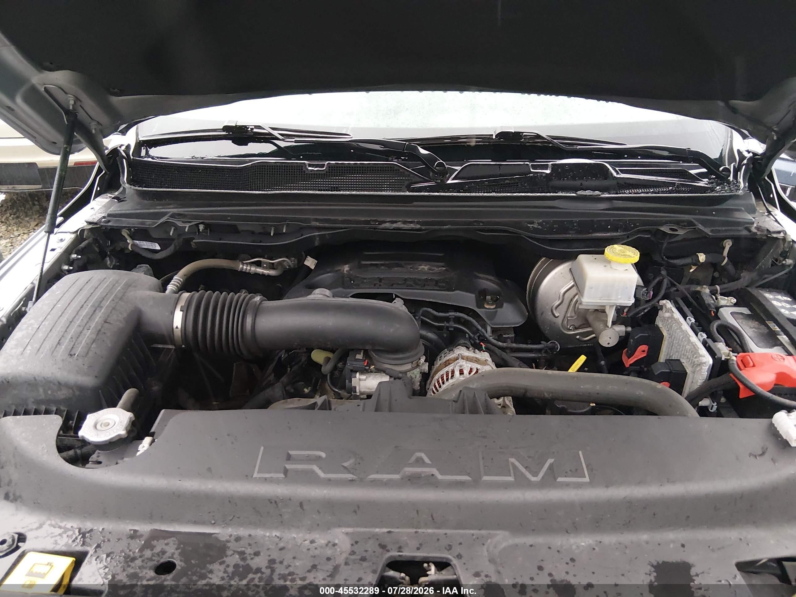 2021 Ram 1500 Big Horn  4x4 5'7 Box Серебряный vin: 1C6SRFFT2MN567023