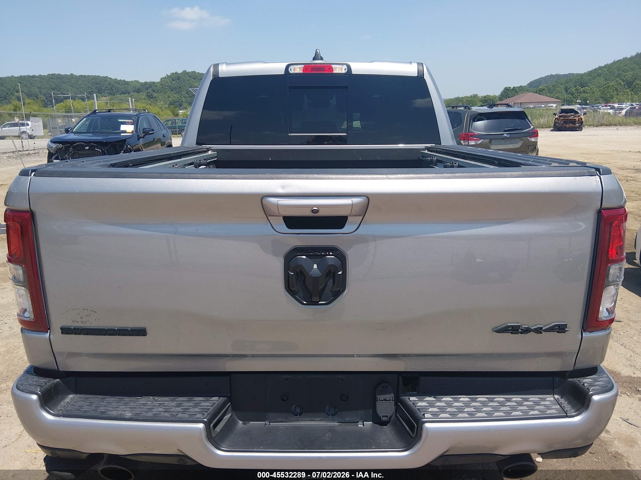 2021 Ram 1500 Big Horn  4x4 5'7 Box Серебряный vin: 1C6SRFFT2MN567023