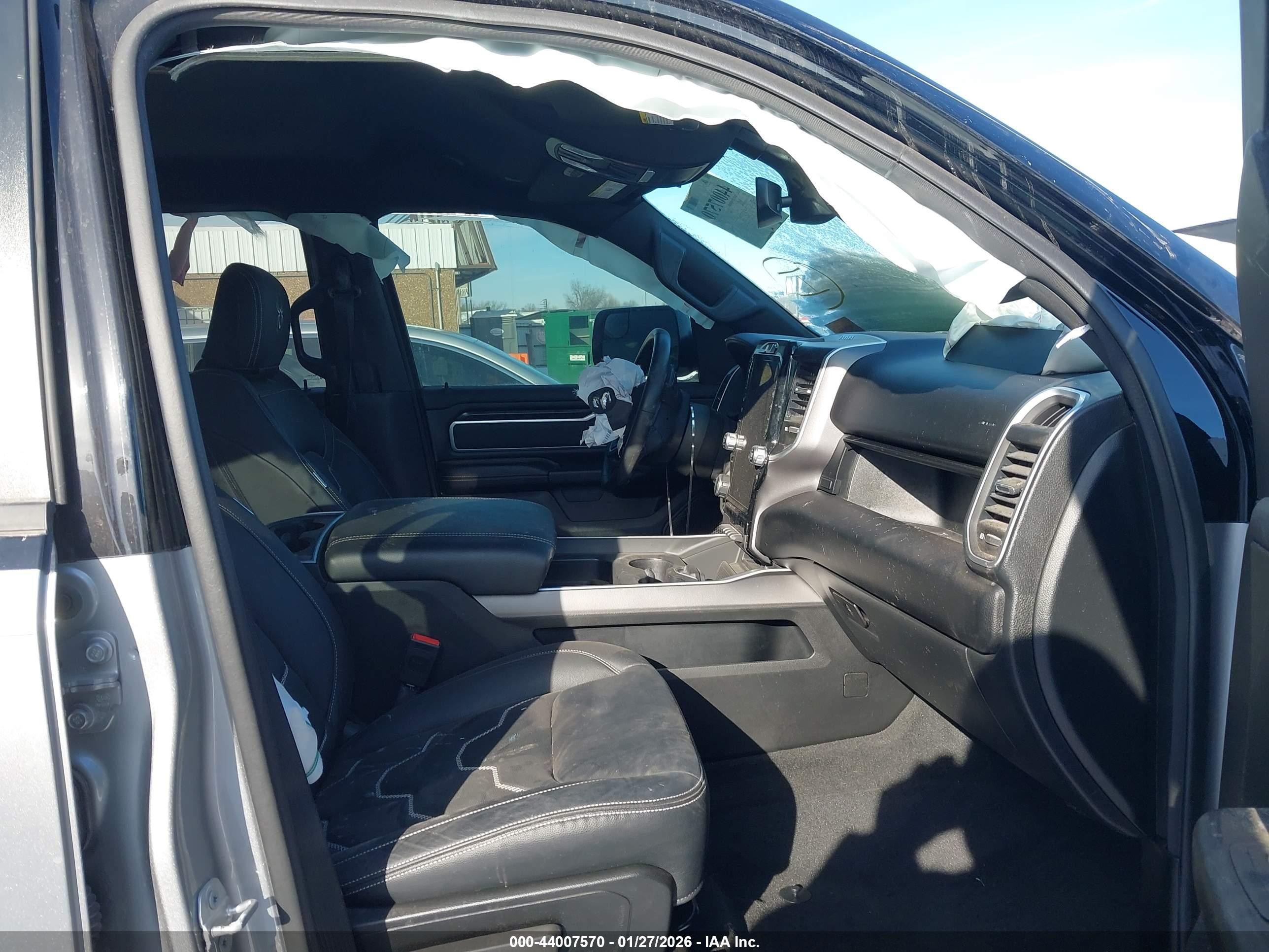 2022 Ram 1500   Silver vin: 1C6SRFFT3NN236548