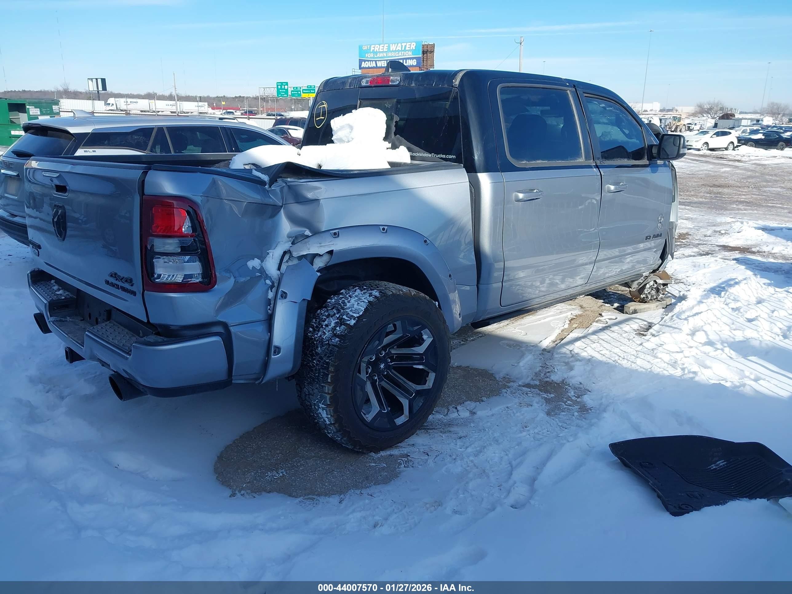 2022 Ram 1500   Silver vin: 1C6SRFFT3NN236548