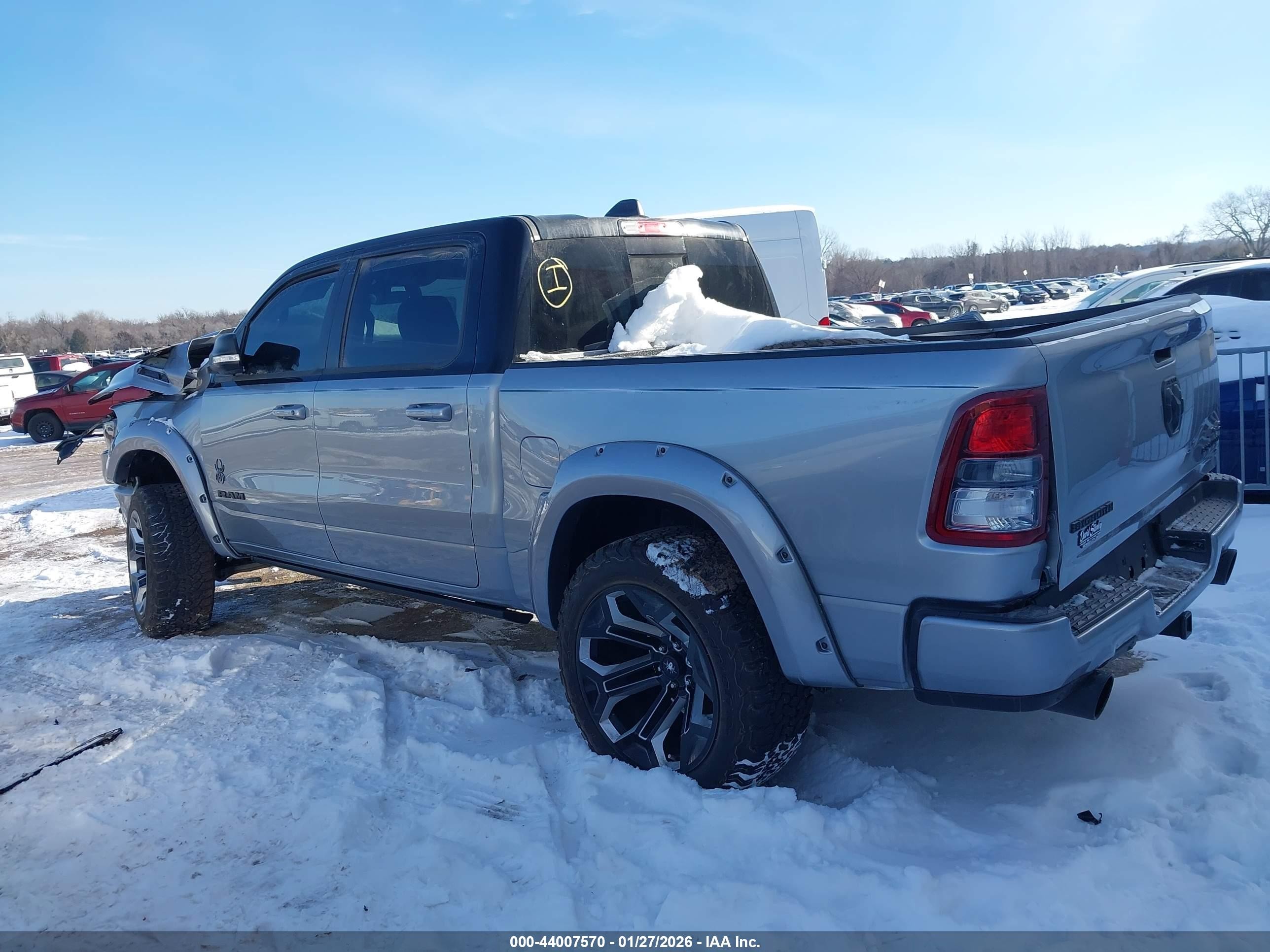 2022 Ram 1500   Silver vin: 1C6SRFFT3NN236548