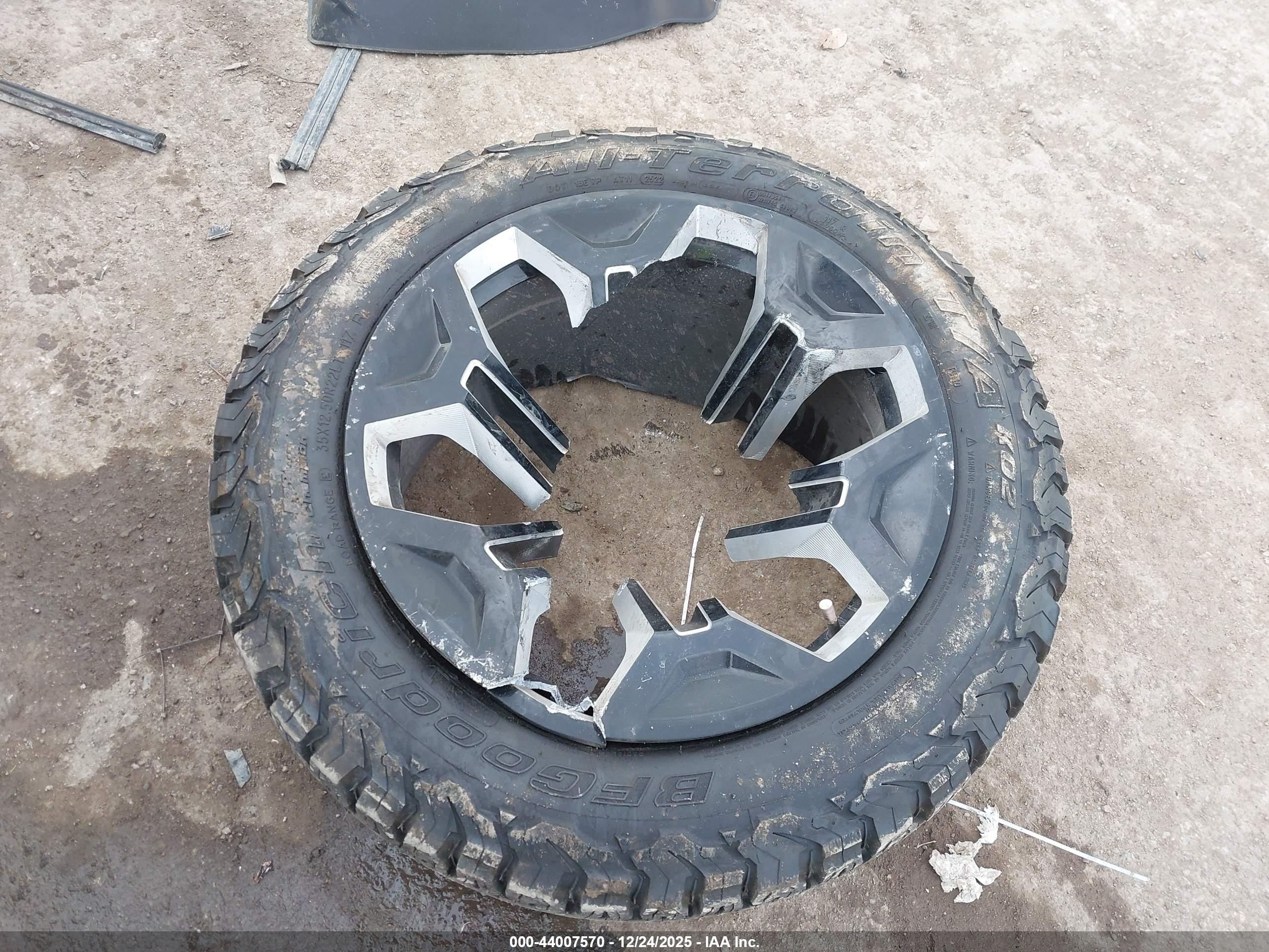 2022 Ram 1500   Silver vin: 1C6SRFFT3NN236548