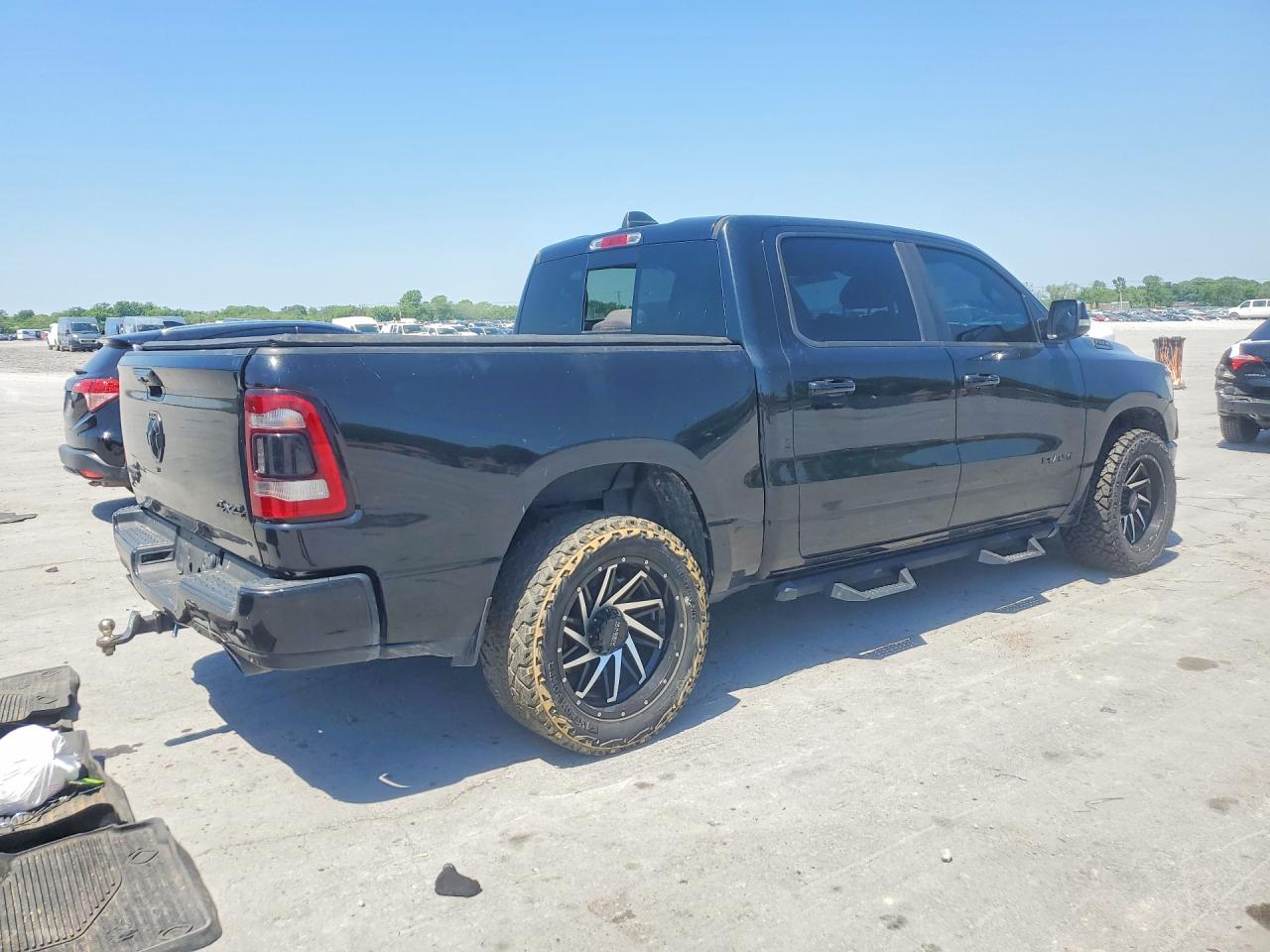 2021 Ram 1500 Черный vin: 1C6SRFFT4MN516722