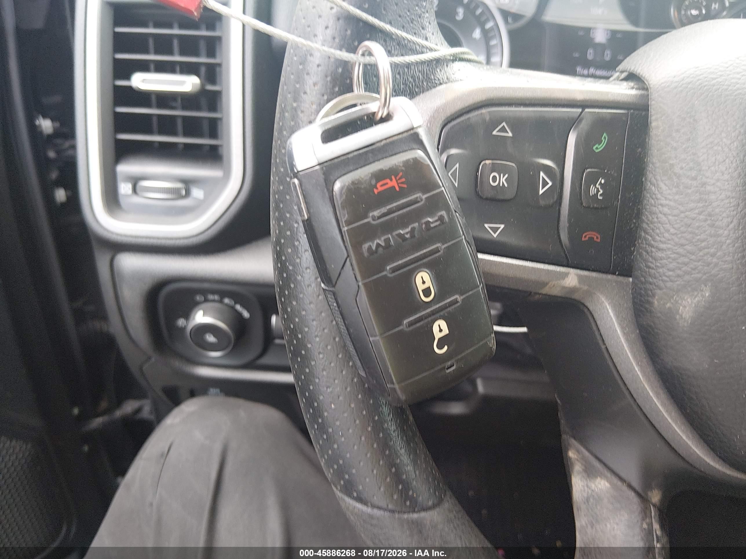 2019 Ram 1500 Tradesman  4x4 5'7 Box Black vin: 1C6SRFGT9KN651271