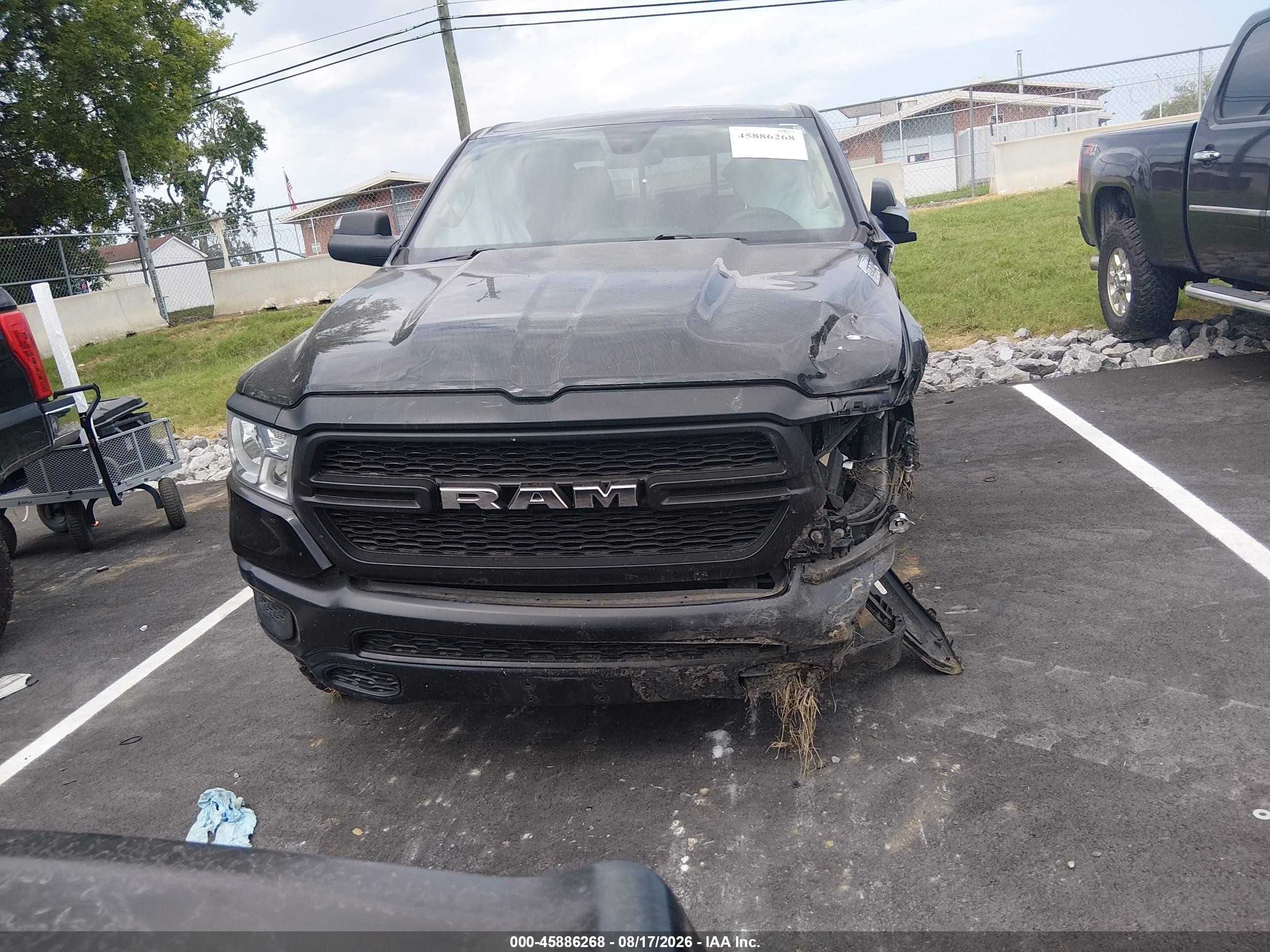 2019 Ram 1500 Tradesman  4x4 5'7 Box Black vin: 1C6SRFGT9KN651271