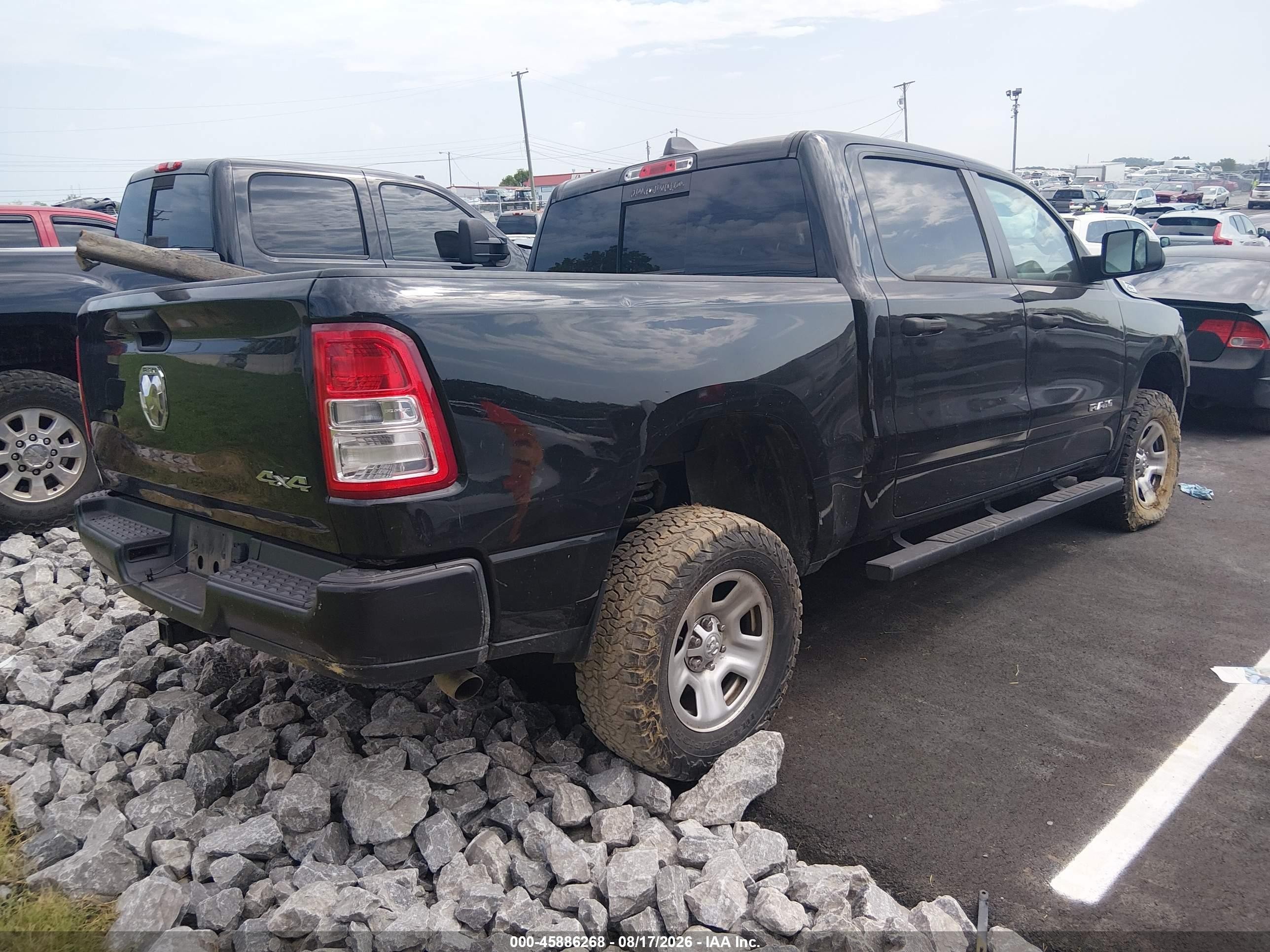 2019 Ram 1500 Tradesman  4x4 5'7 Box Black vin: 1C6SRFGT9KN651271