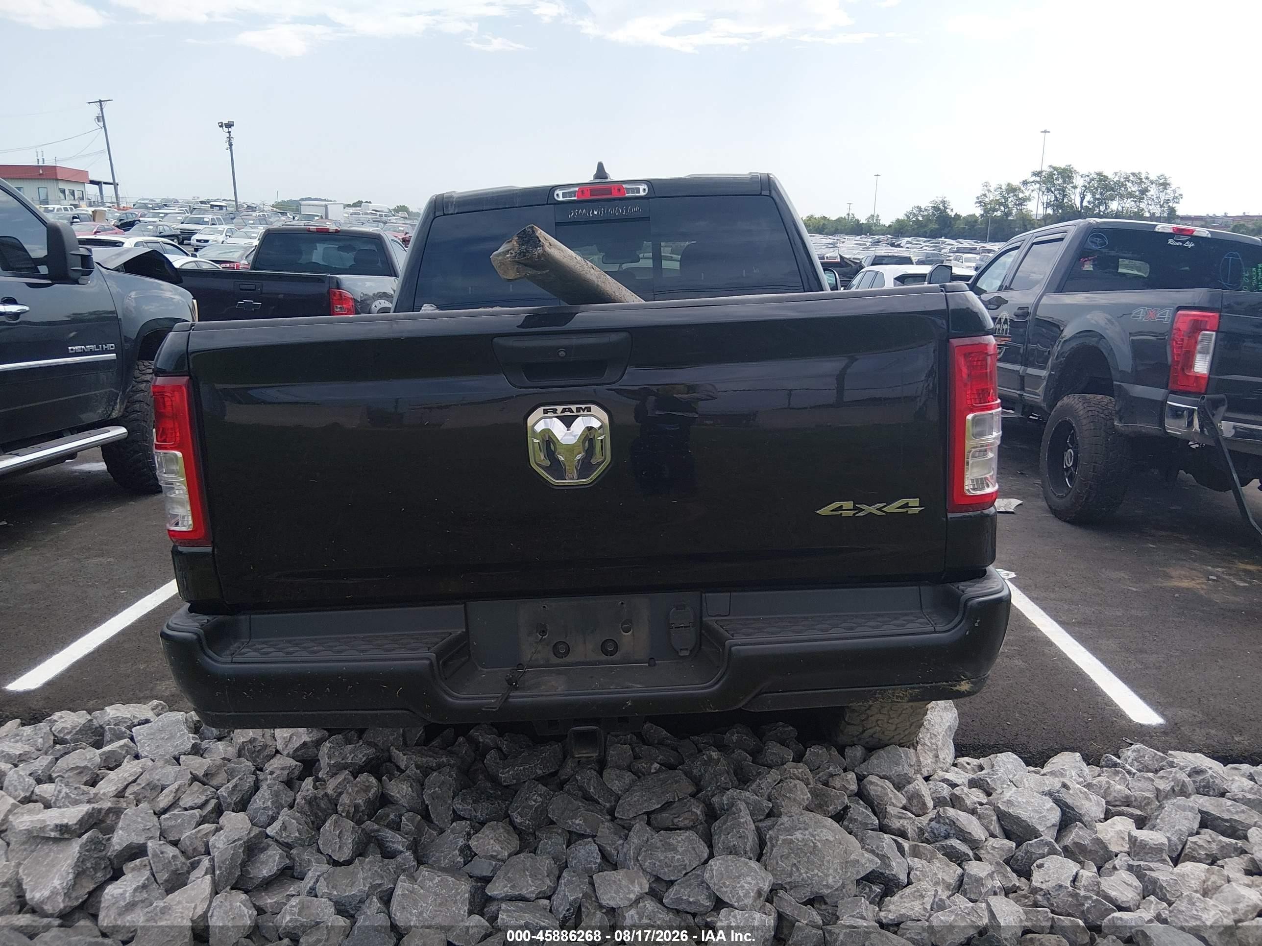 2019 Ram 1500 Tradesman  4x4 5'7 Box Black vin: 1C6SRFGT9KN651271