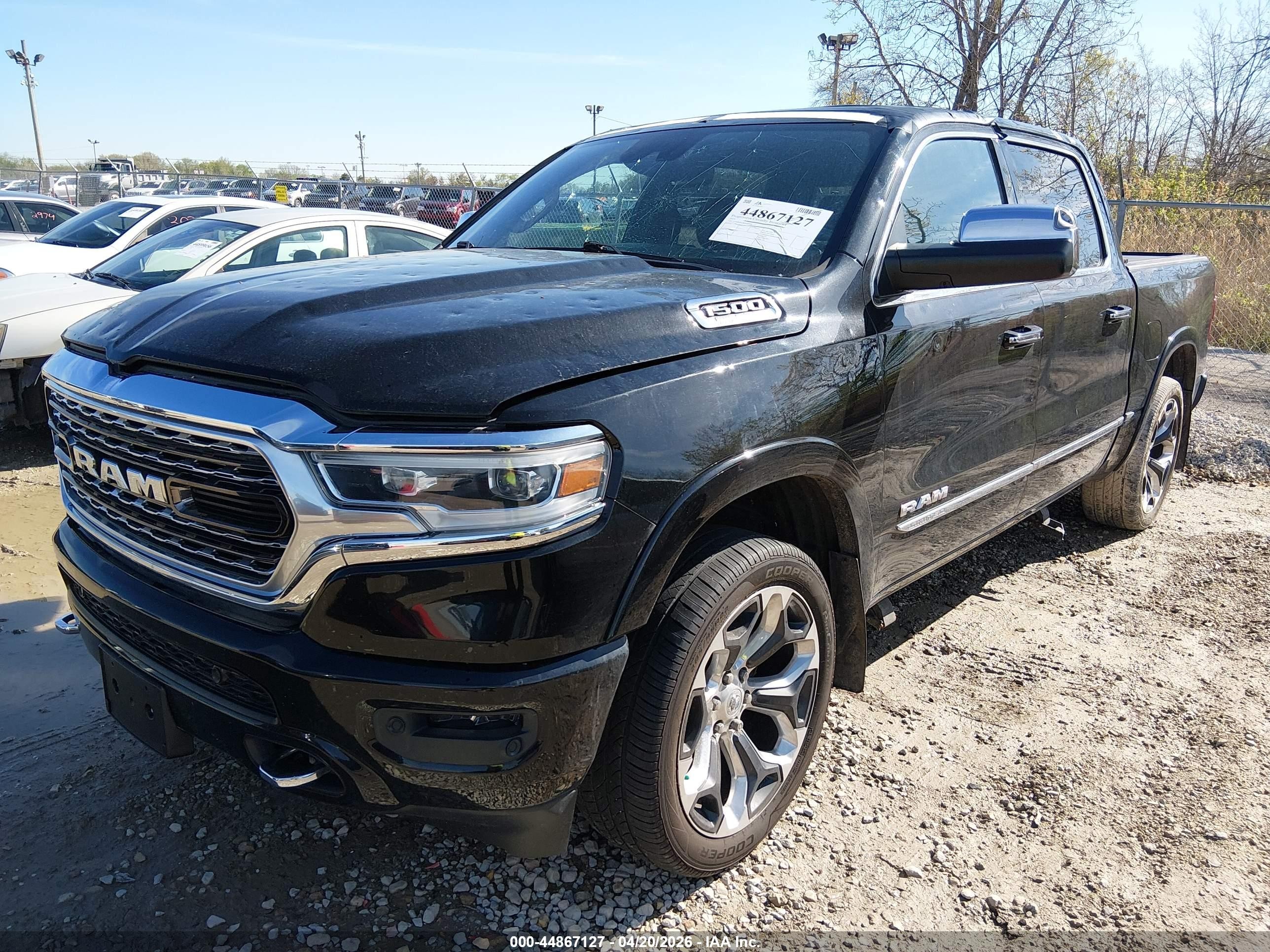 2019 Ram 1500 Limited  4x4 5'7 Box Black vin: 1C6SRFHT3KN688346