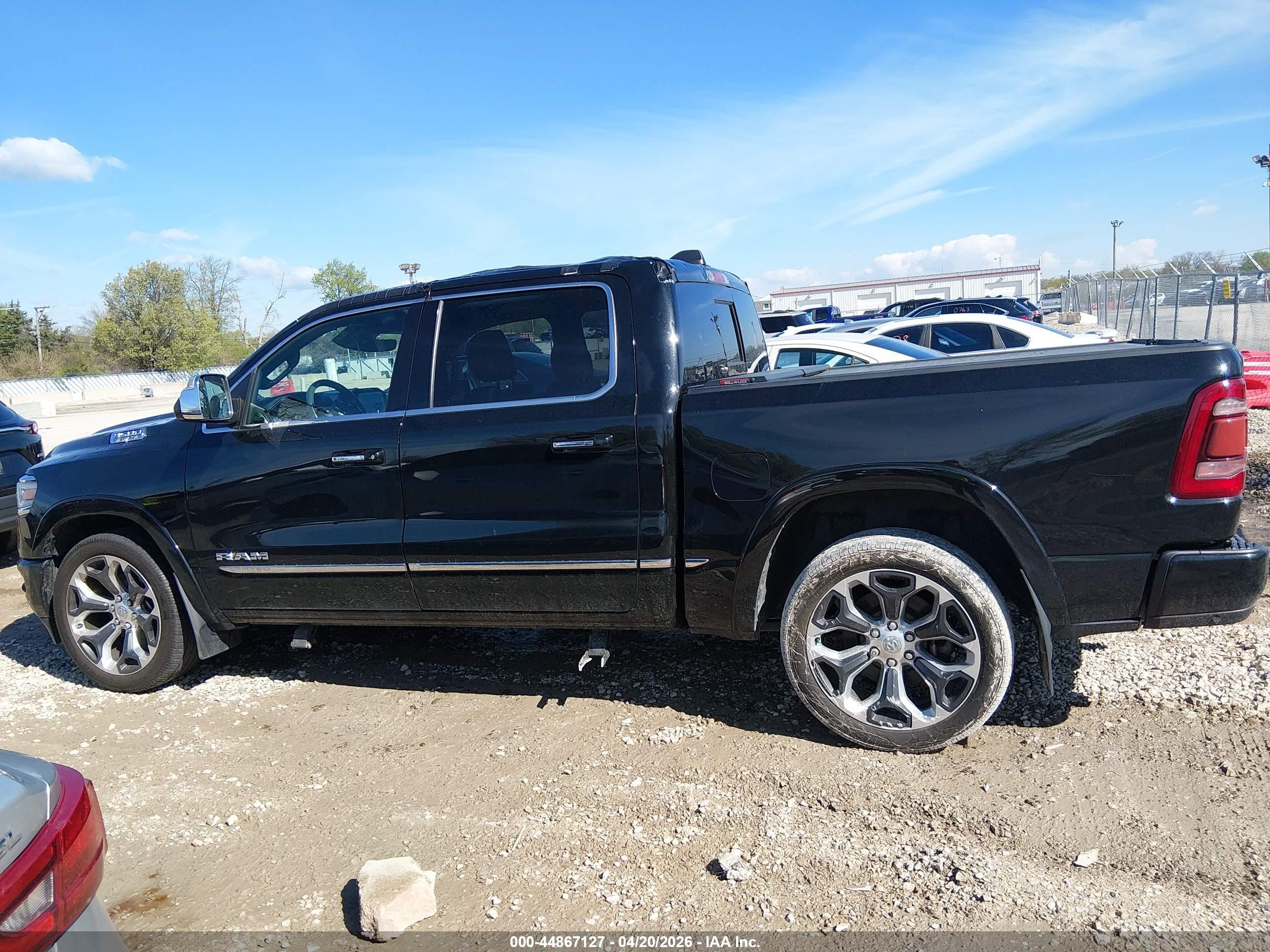 2019 Ram 1500 Limited  4x4 5'7 Box Black vin: 1C6SRFHT3KN688346