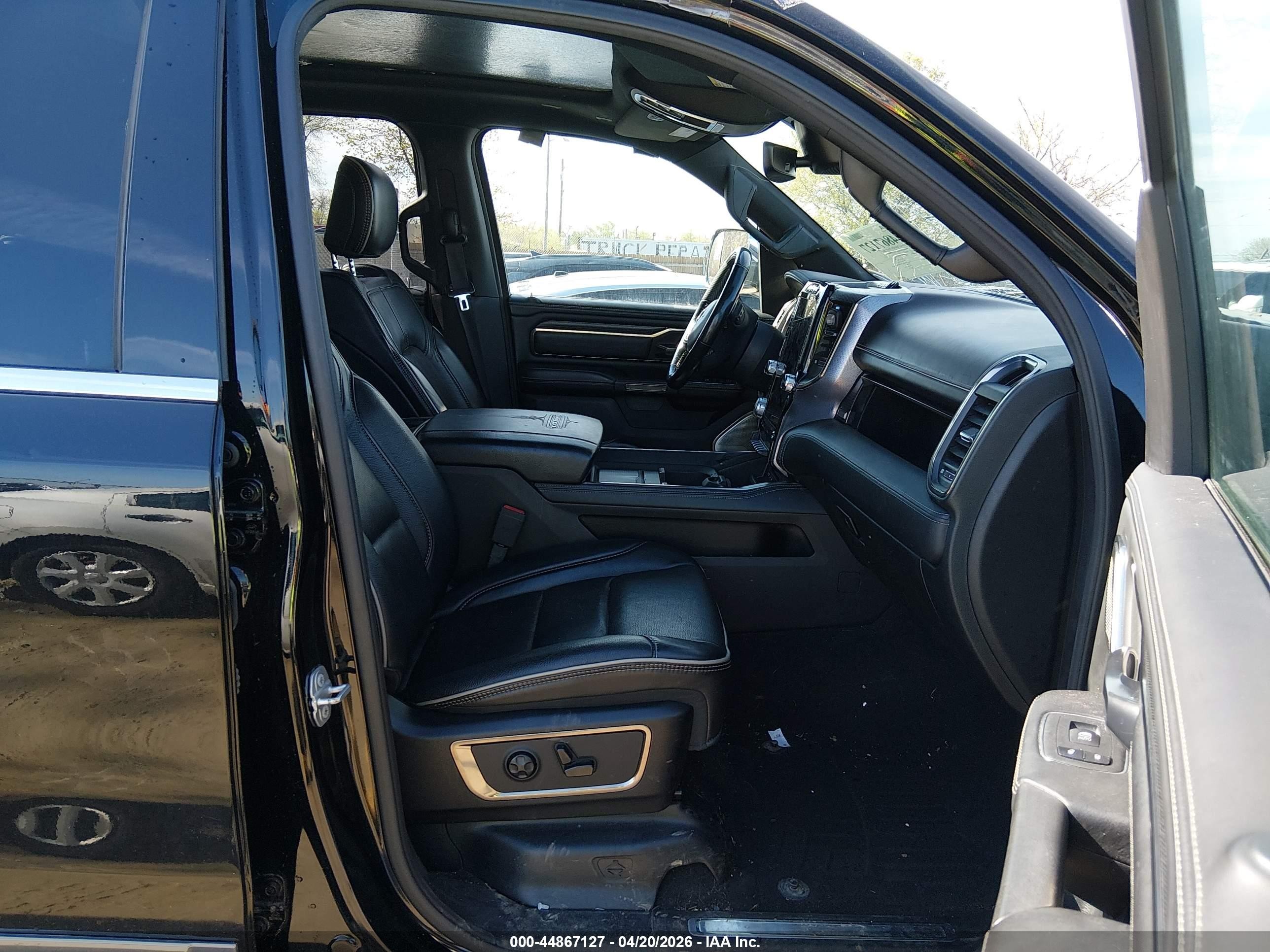 2019 Ram 1500 Limited  4x4 5'7 Box Black vin: 1C6SRFHT3KN688346