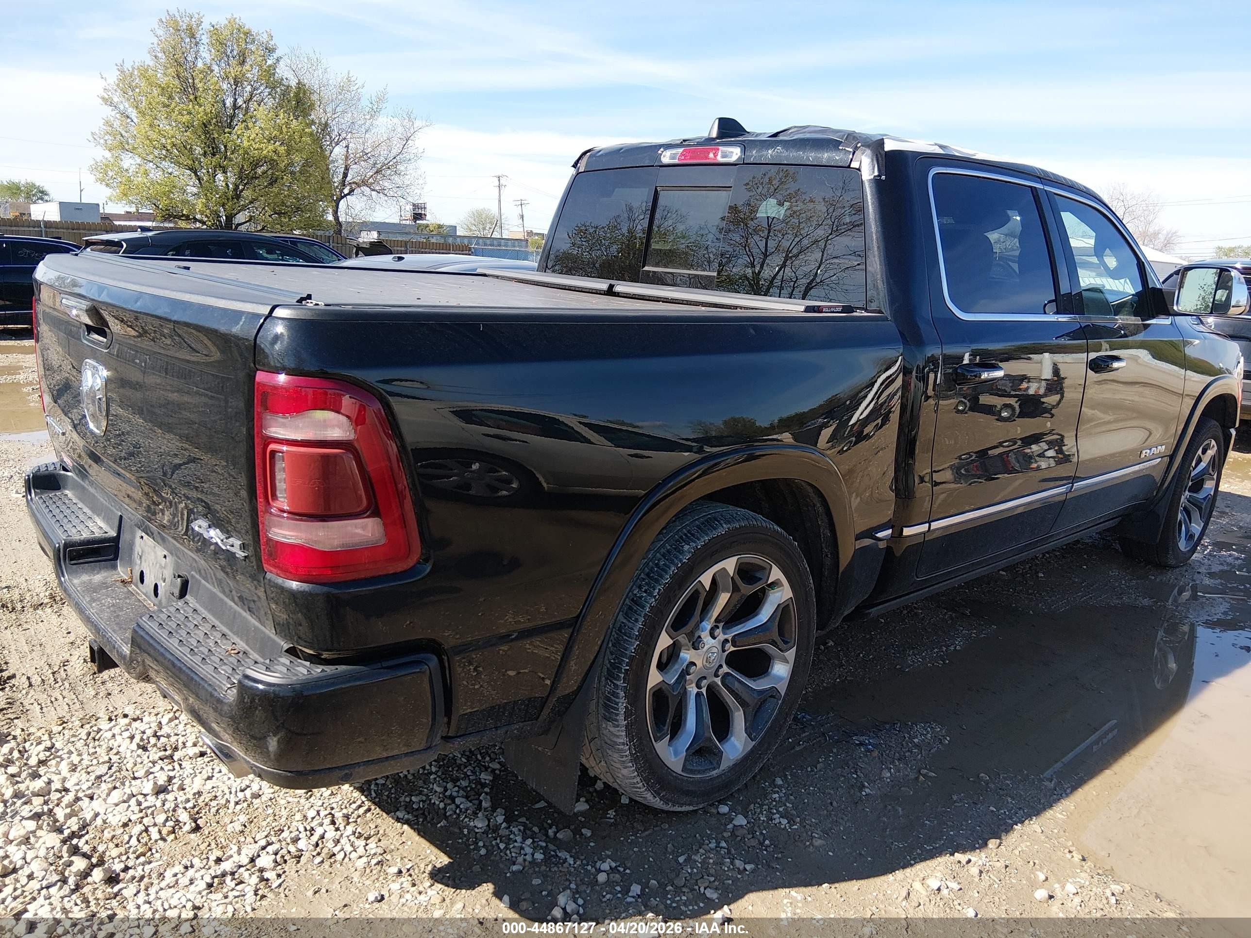 2019 Ram 1500 Limited  4x4 5'7 Box Black vin: 1C6SRFHT3KN688346