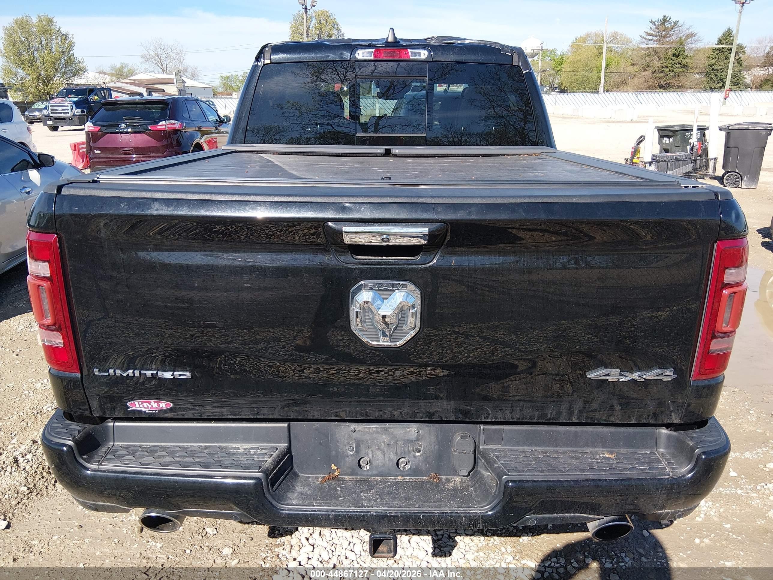 2019 Ram 1500 Limited  4x4 5'7 Box Black vin: 1C6SRFHT3KN688346