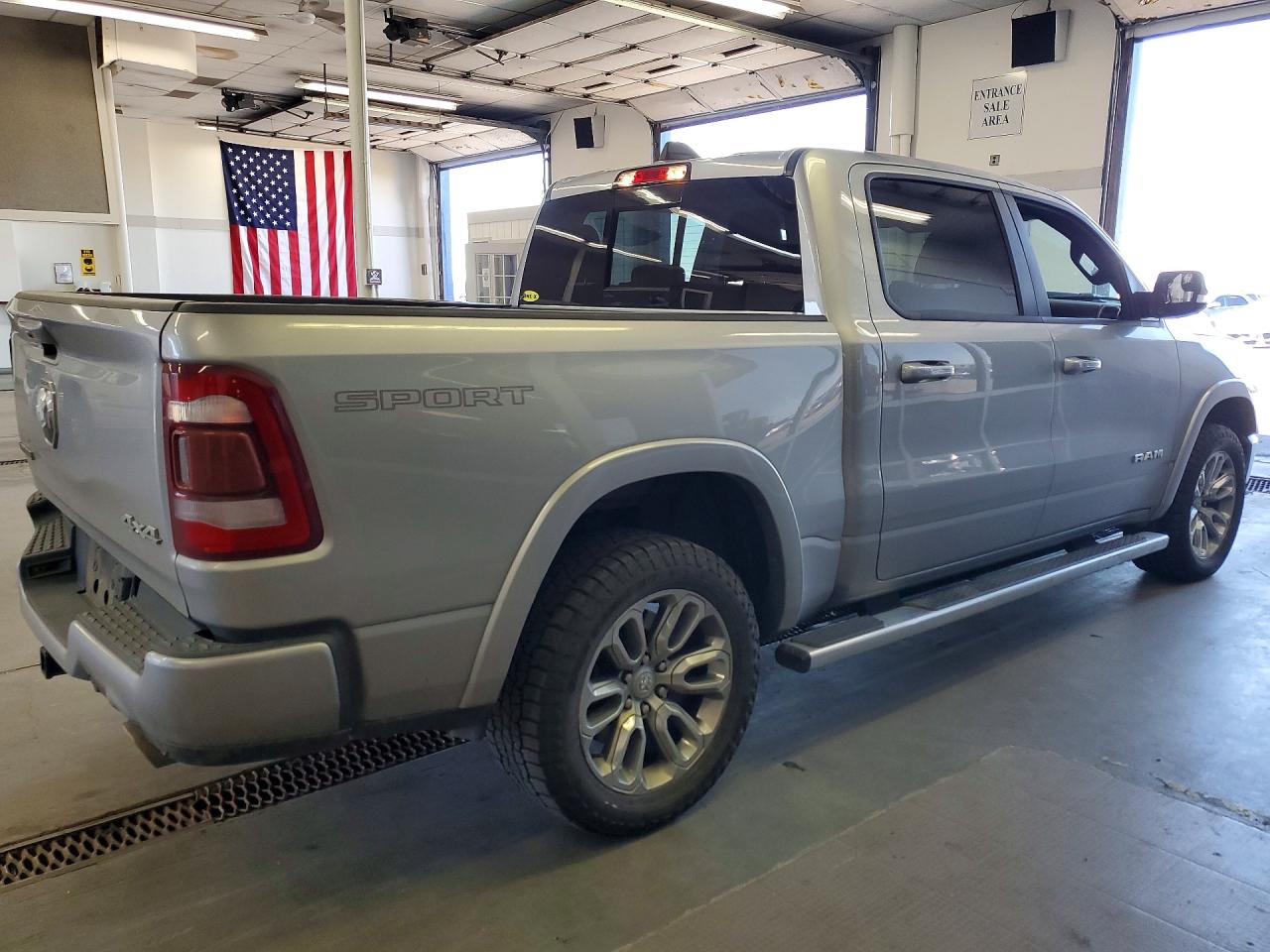 2021 Ram 1500 Laramie Silver vin: 1C6SRFJM1MN680607