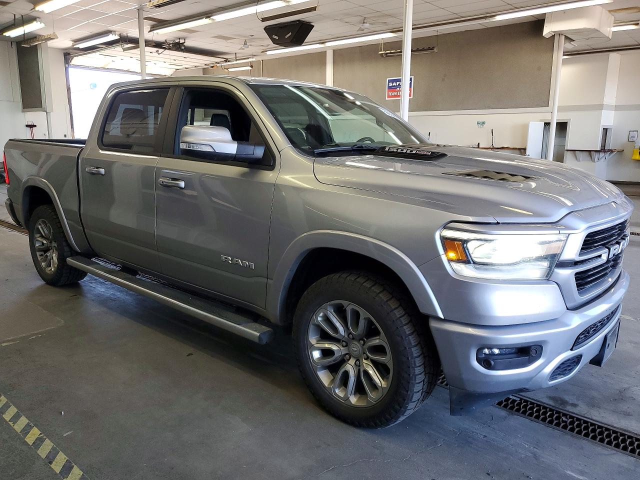 2021 Ram 1500 Laramie Silver vin: 1C6SRFJM1MN680607