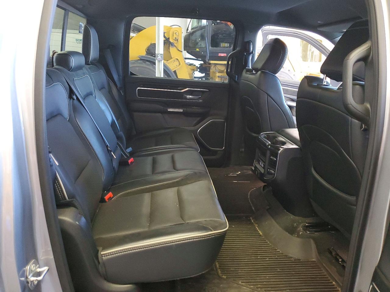 2021 Ram 1500 Laramie Silver vin: 1C6SRFJM1MN680607
