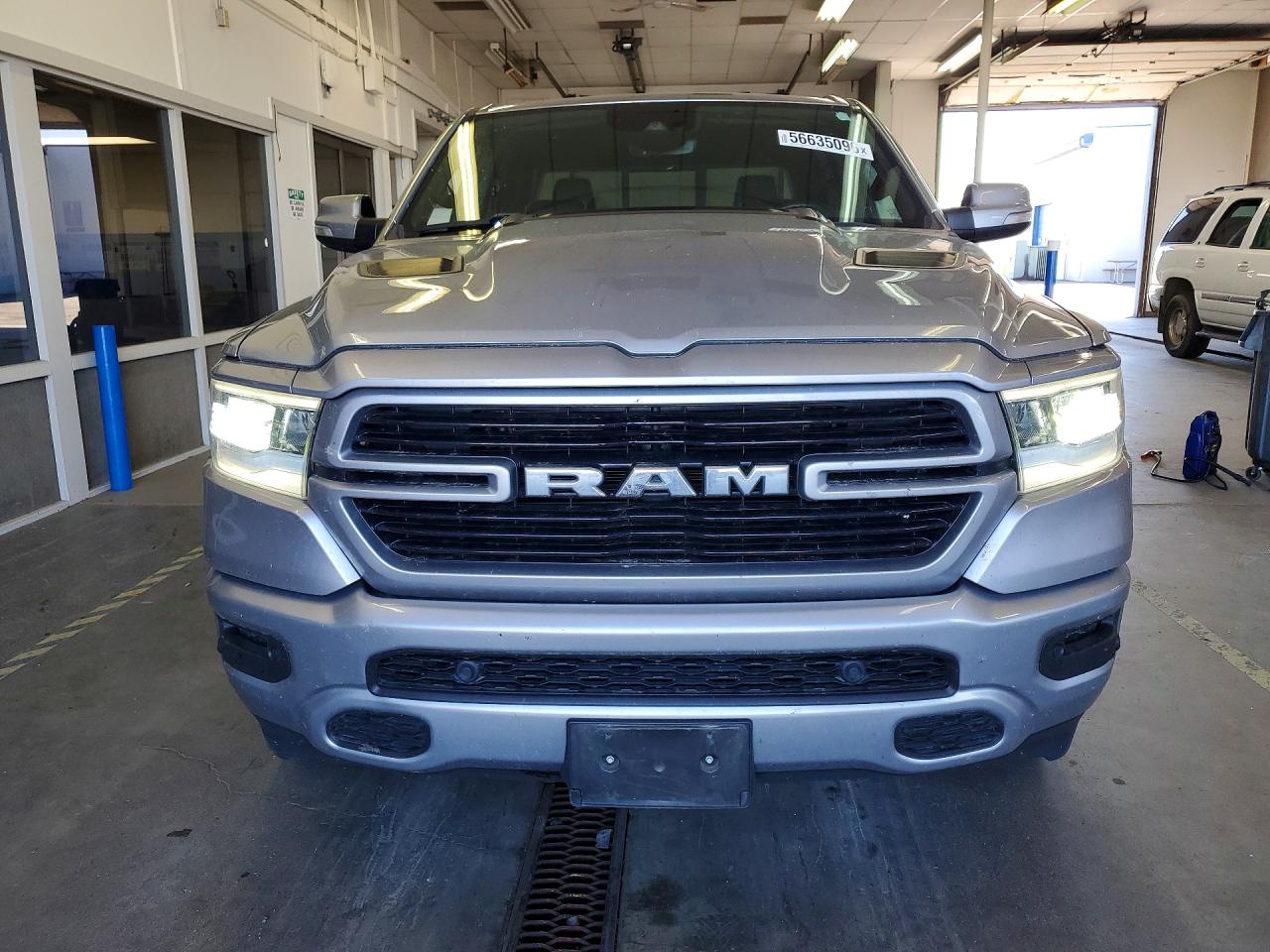 2021 Ram 1500 Laramie Silver vin: 1C6SRFJM1MN680607