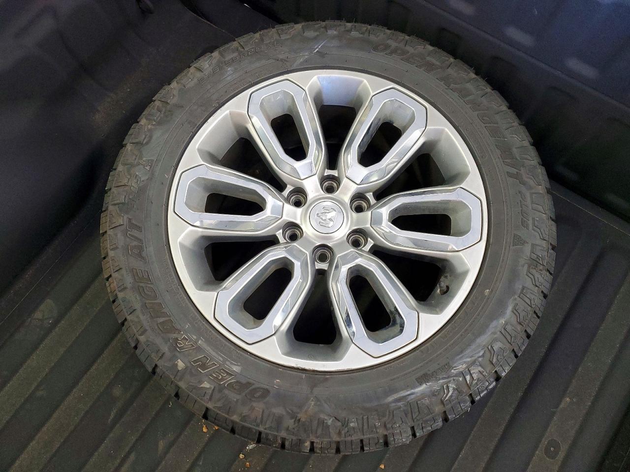 2021 Ram 1500 Laramie Silver vin: 1C6SRFJM1MN680607